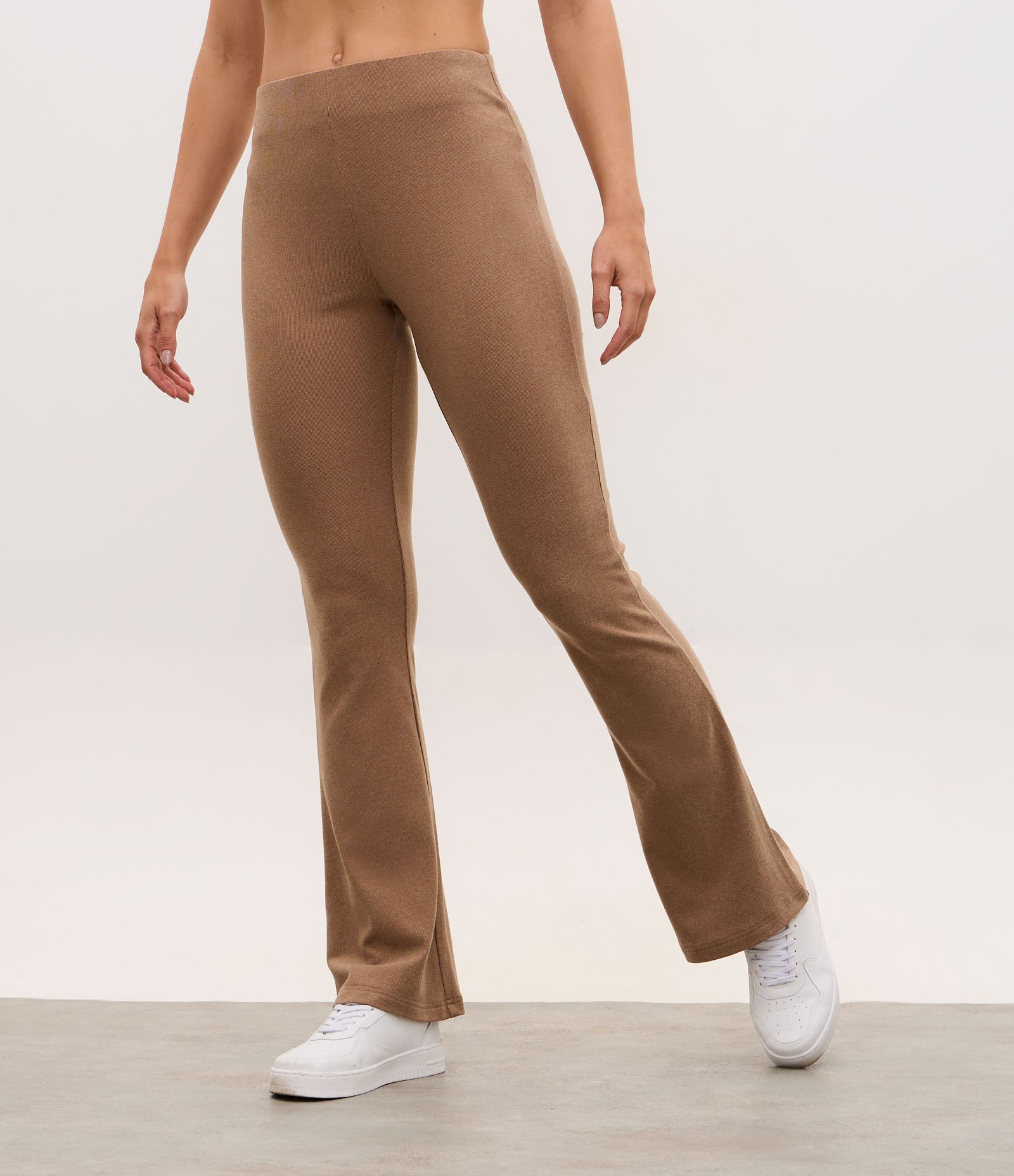 Calça Flare Esportiva com Textura Bege 2