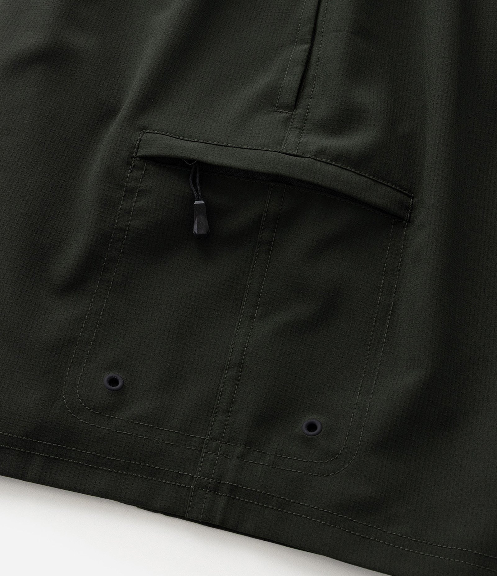 Bermuda Cargo Reta em Ripstop com Bolso Lateral Verde Escuro 8