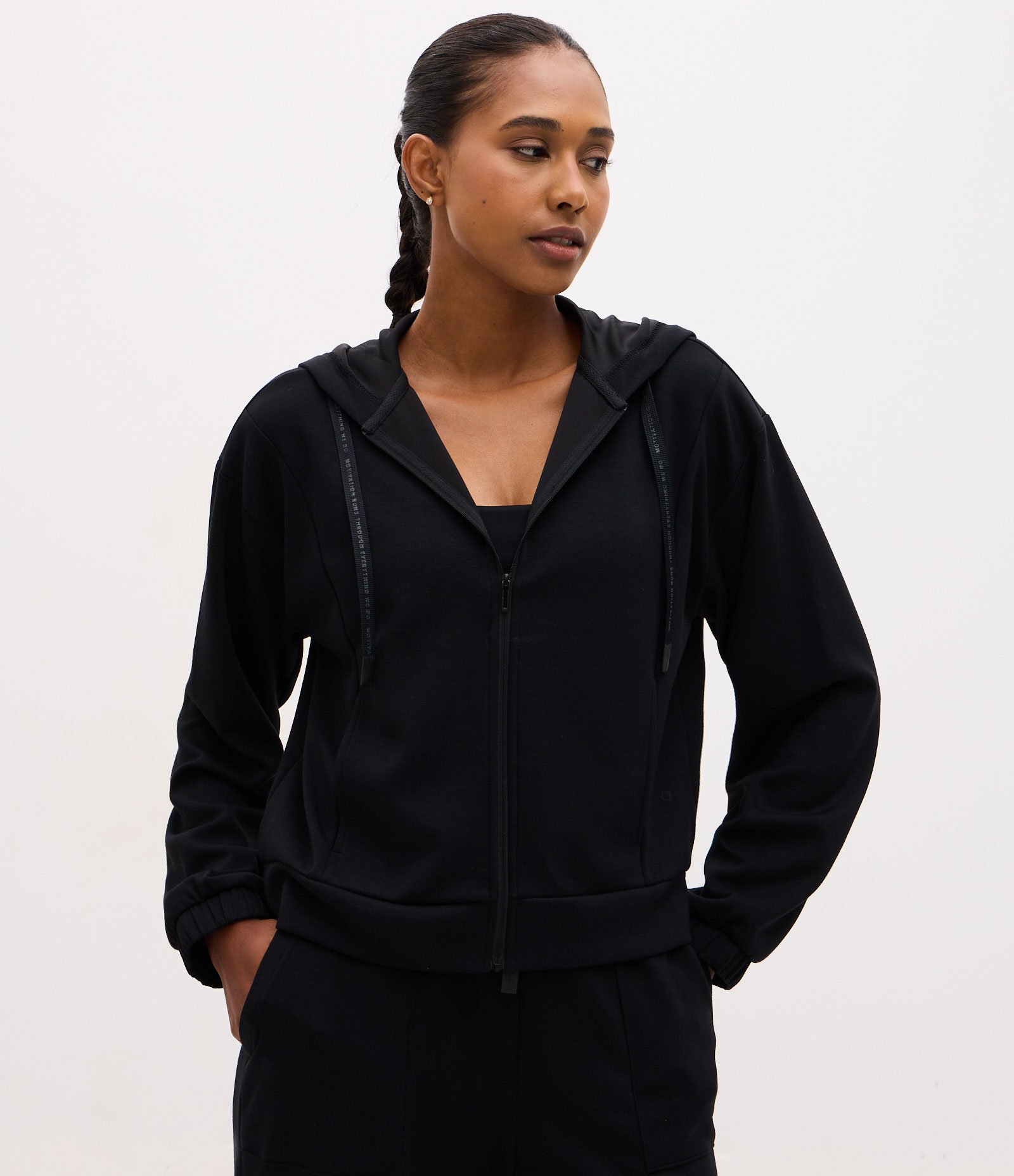 Jaqueta Esportiva Regular em Modal com Capuz Preto 1