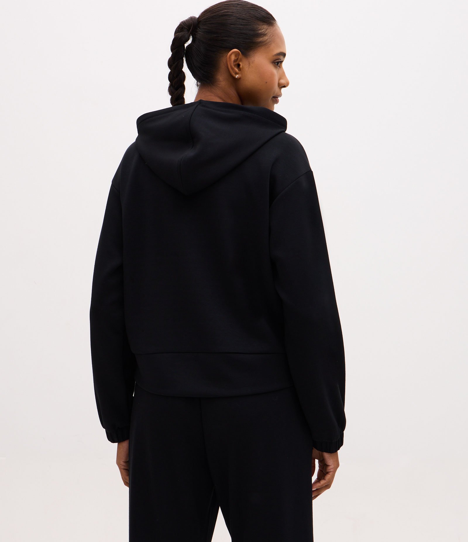 Jaqueta Esportiva Regular em Modal com Capuz Preto 4