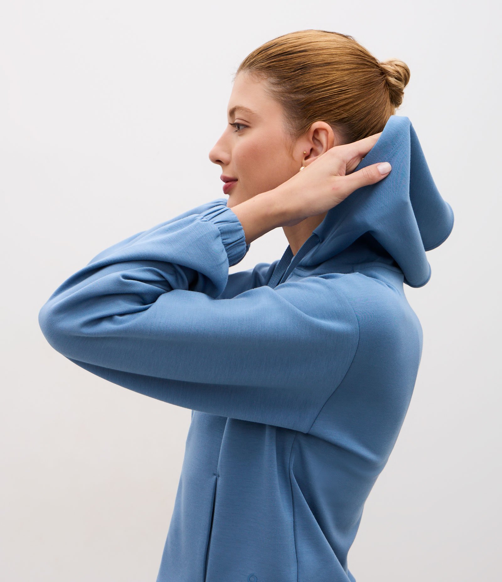 Jaqueta Esportiva Regular em Modal com Capuz Azul 5