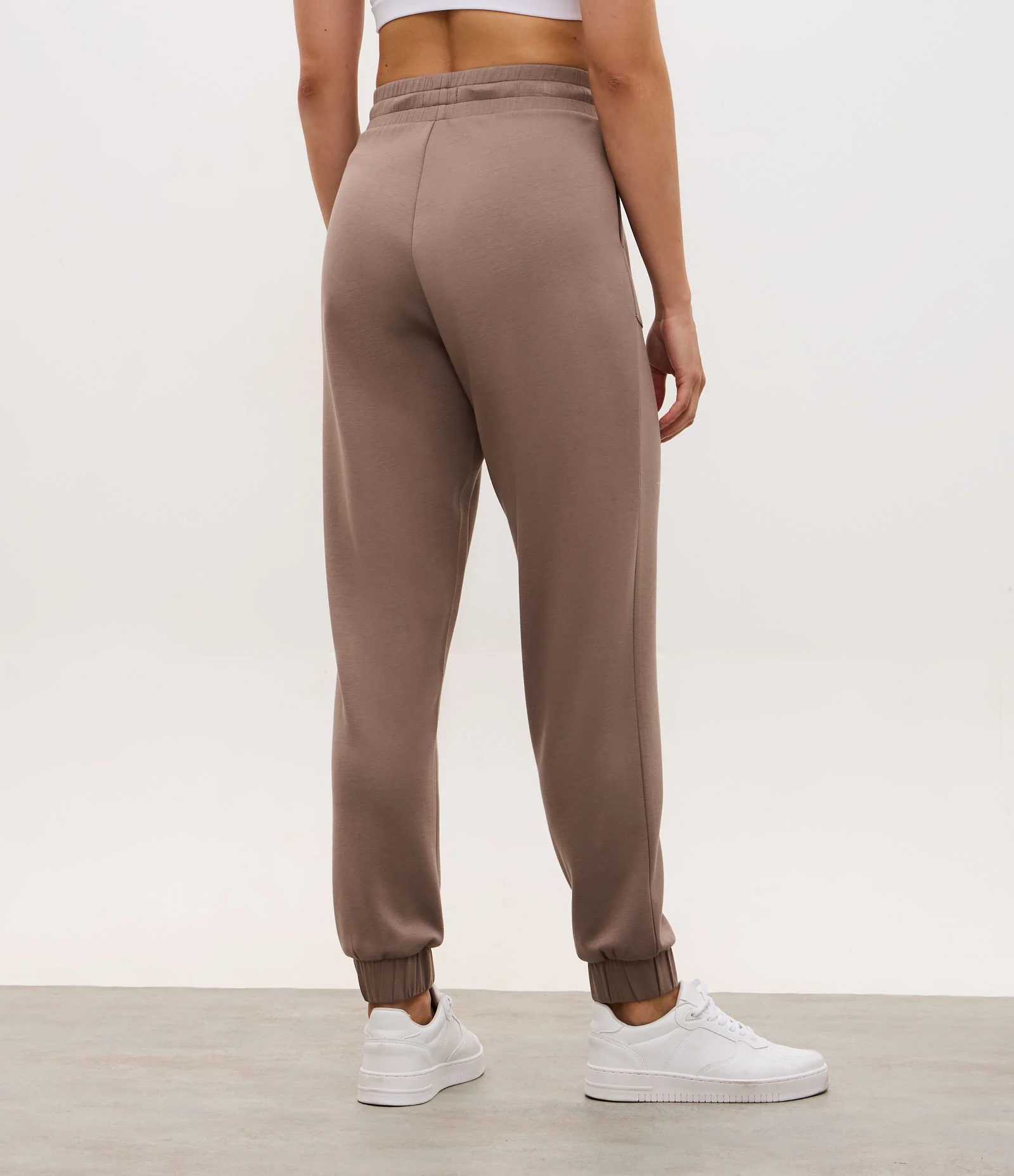Calça Jogger Esportiva em Modal com Bolsos Marrom 4