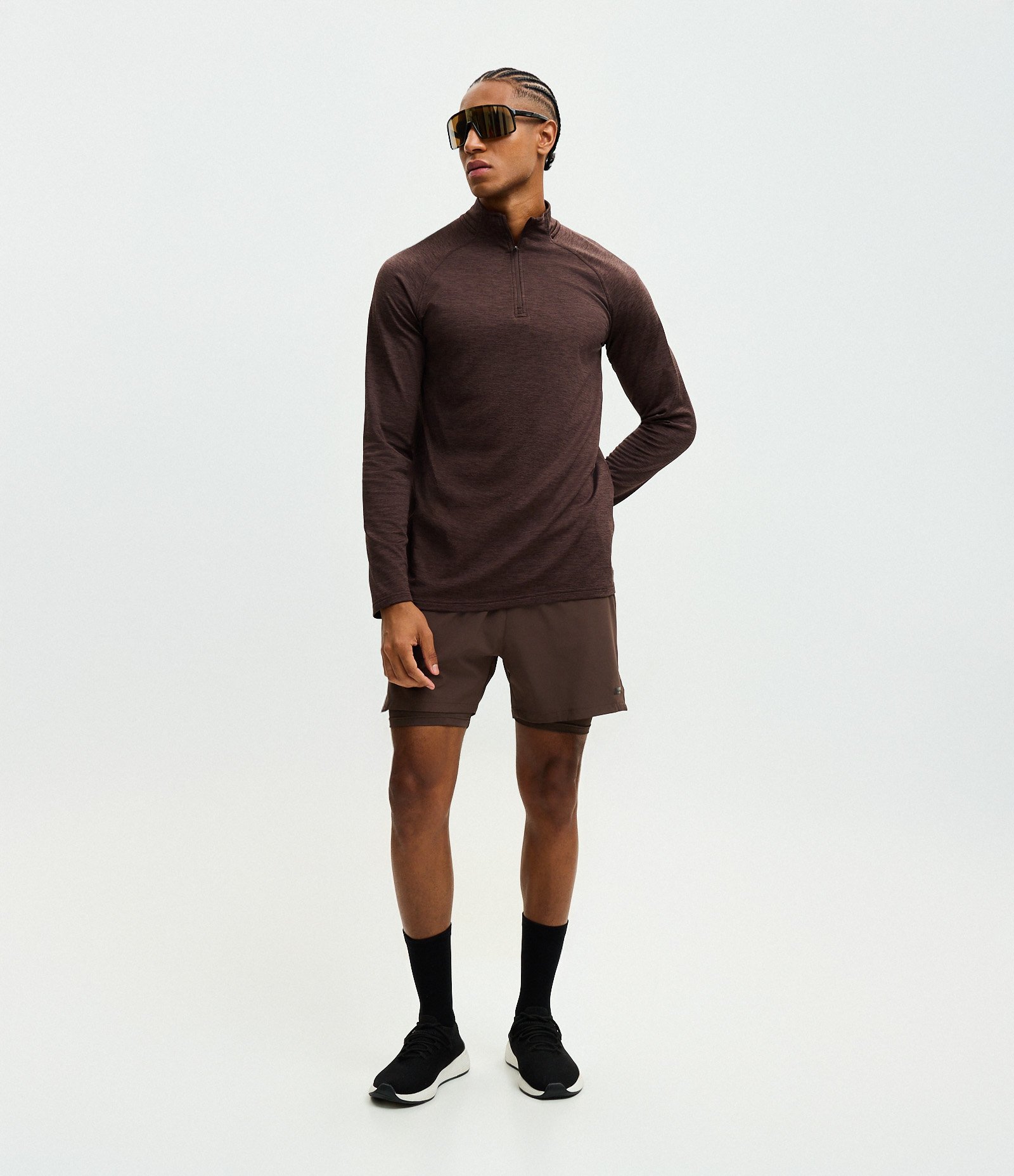 Camiseta Térmica Esportiva com Zíper na Gola e Recortes Marrom 2