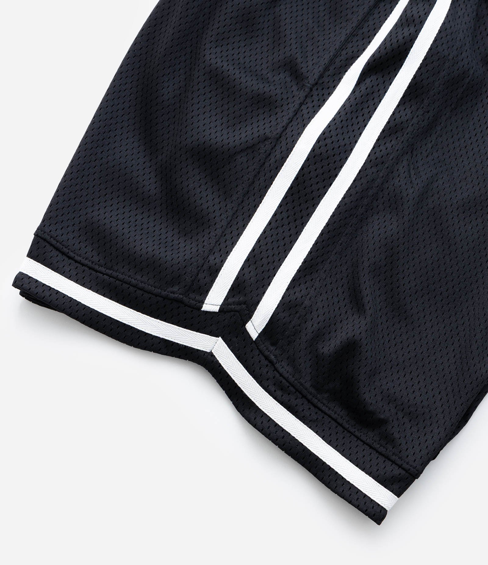 Bermuda com Bordado e Listras Laterais Preto 7