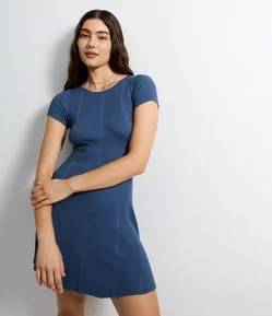 Vestido em Tricô Ajustado com Manga Curta Canelada