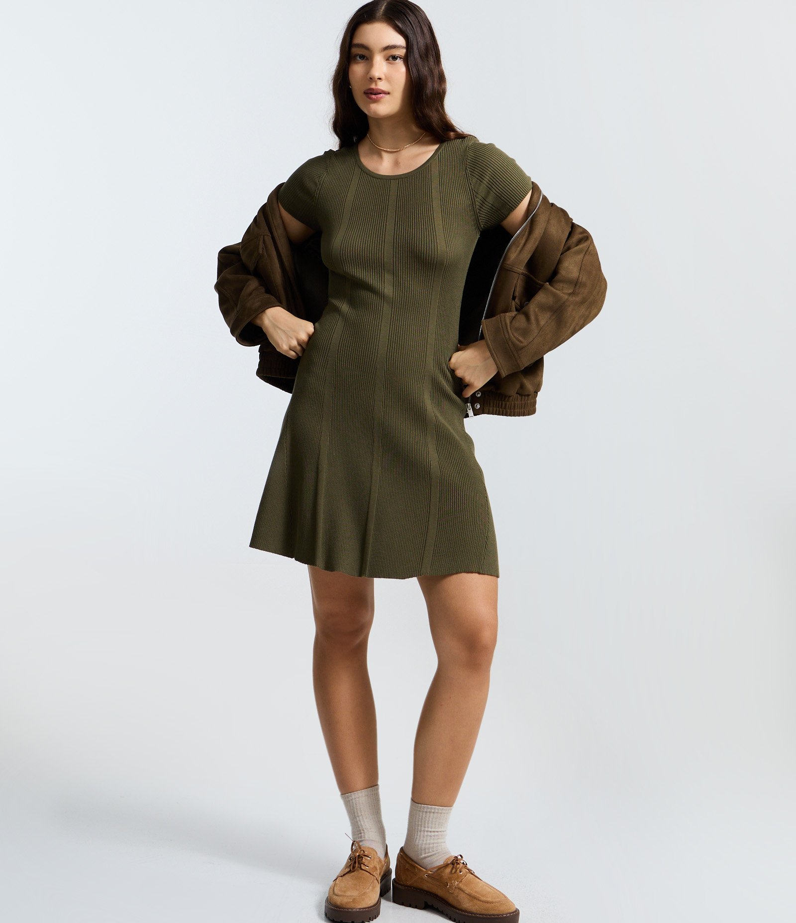 Vestido em Tricô Ajustado com Manga Curta Canelada Verde Musgo 2