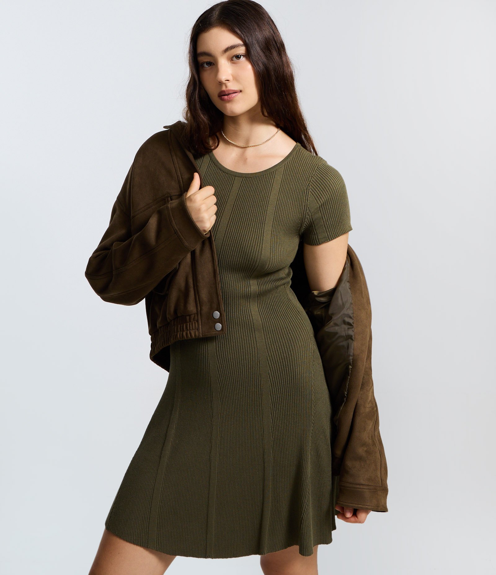 Vestido em Tricô Ajustado com Manga Curta Canelada Verde Musgo 3