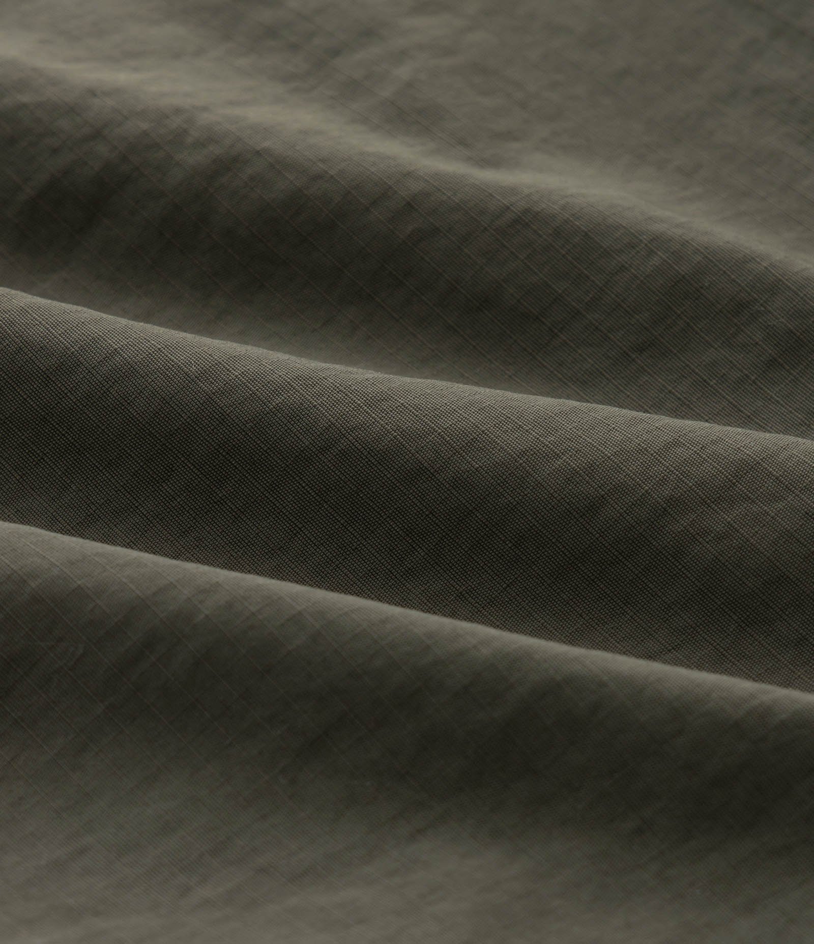 Bermuda Cargo em Tecido Tecnológico Lisa com Cós Elástico e Cinto Verde 7