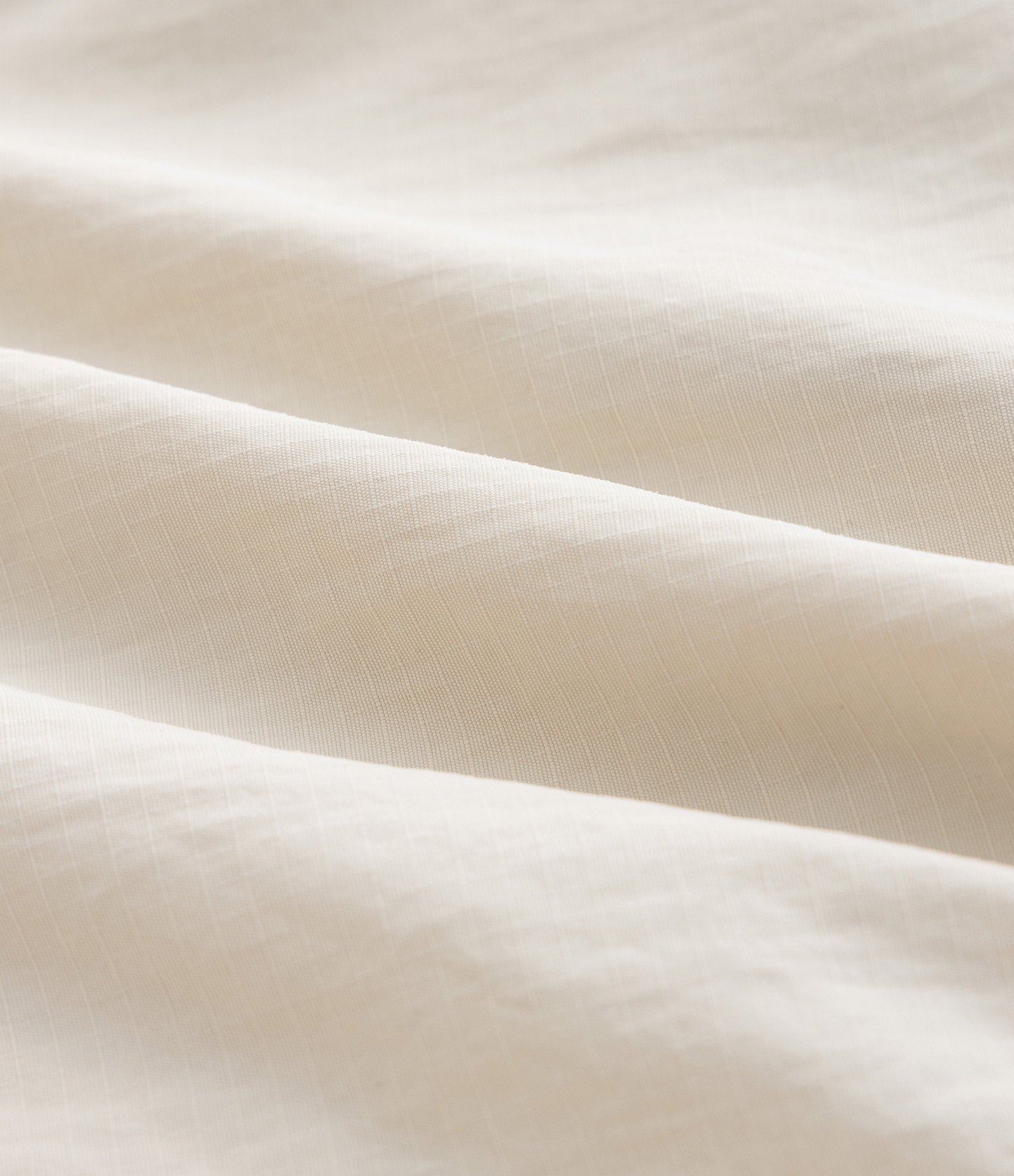 Bermuda Cargo em Tecido Tecnológico Lisa com Cós Elástico e Cinto Bege 3