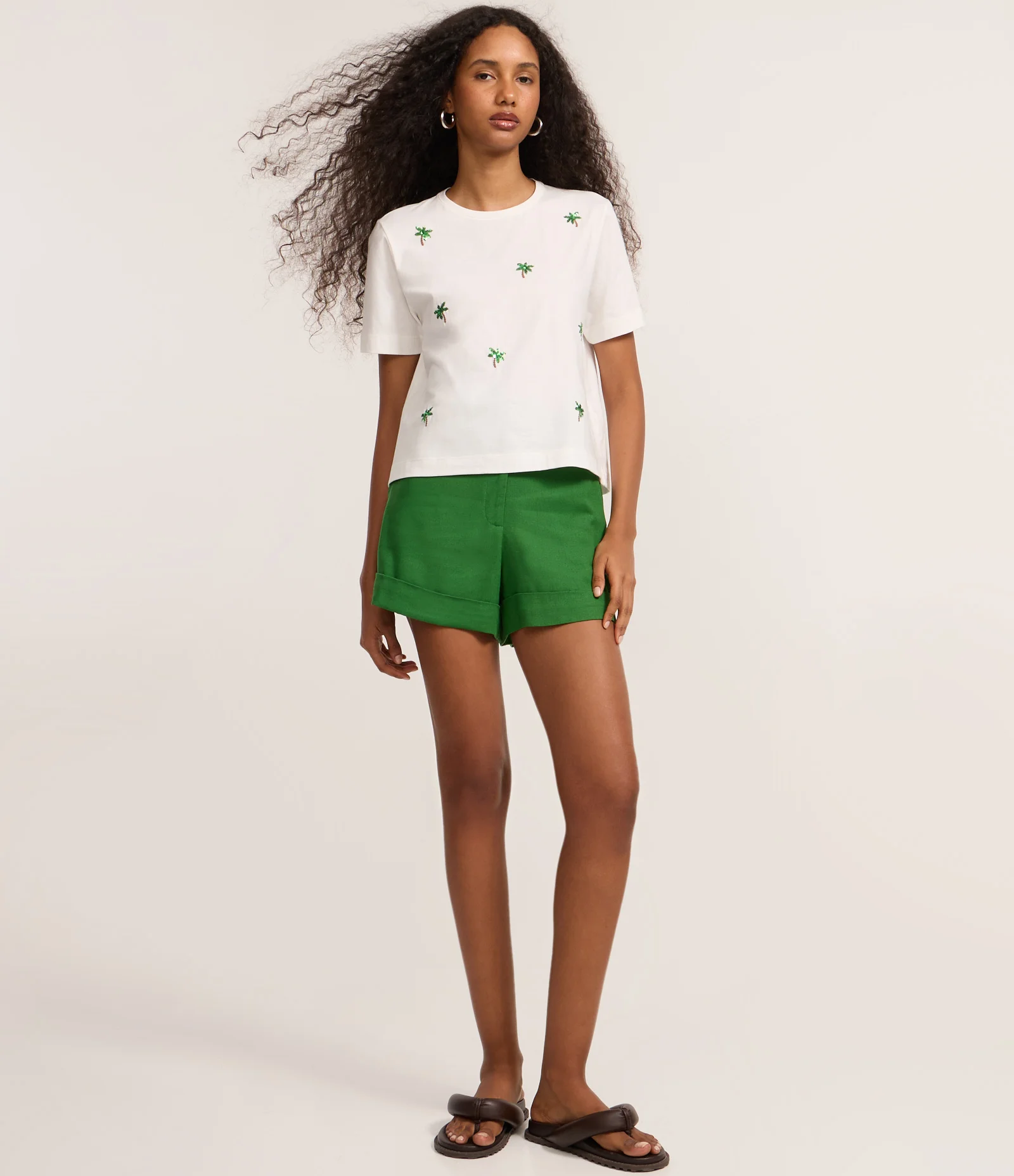 Camiseta em Algodão com Paetê Bordada de Coqueiro Branco 2