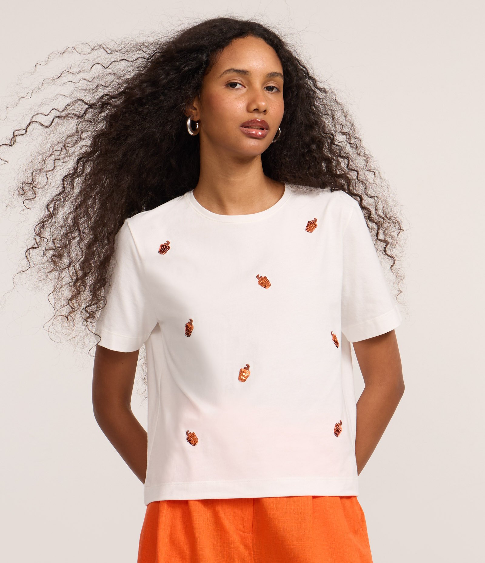 Camiseta em Algodão com Estampa Bordada de Coqueiro em Paetê Branco 1