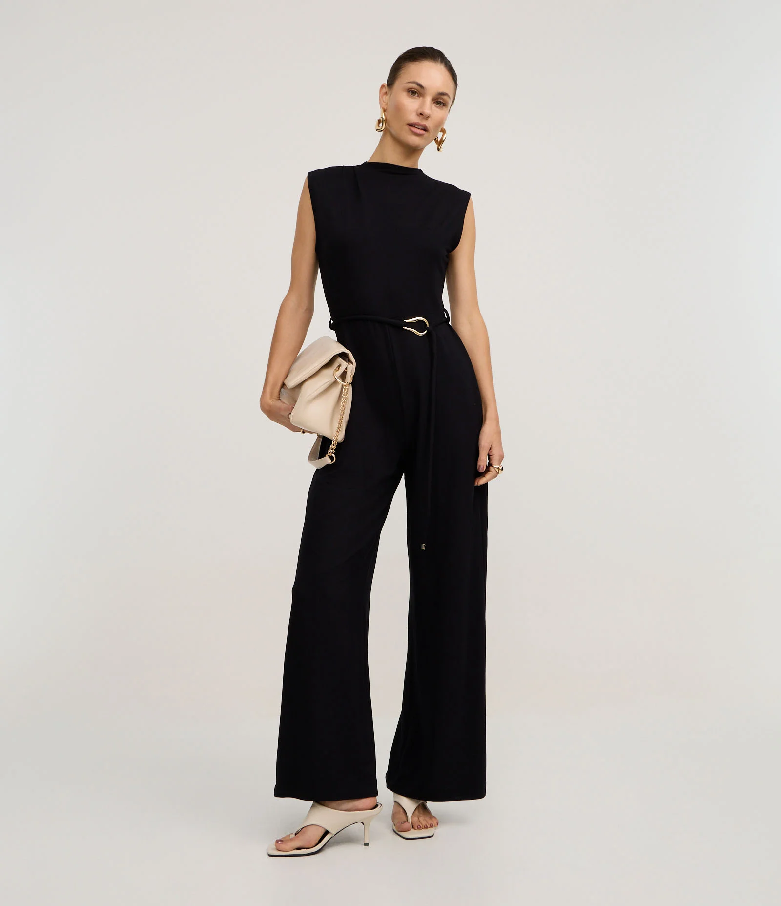 Macacão em Orly com Passantes e Cinto Afivelado Preto 1