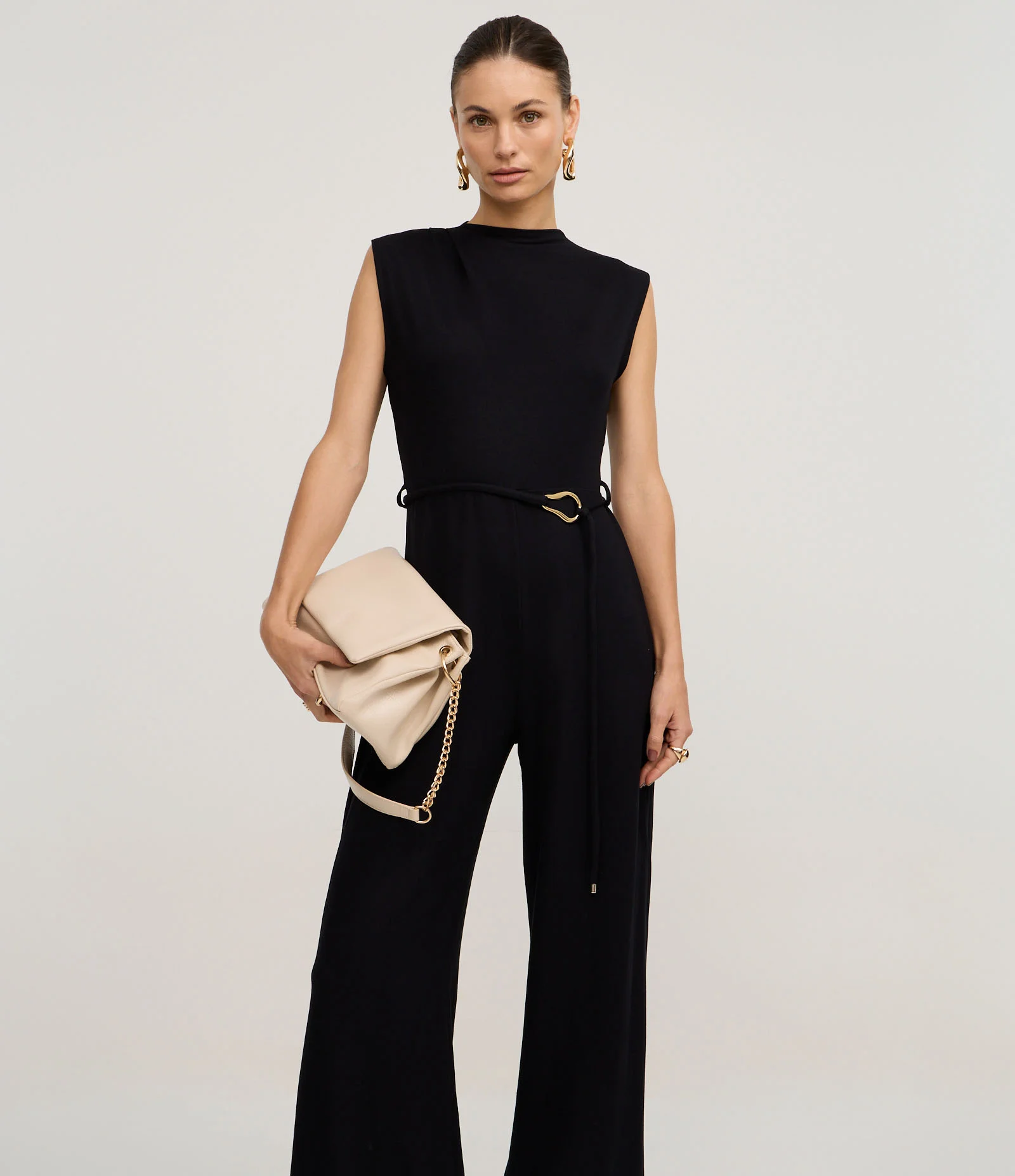 Macacão em Orly com Passantes e Cinto Afivelado Preto 2