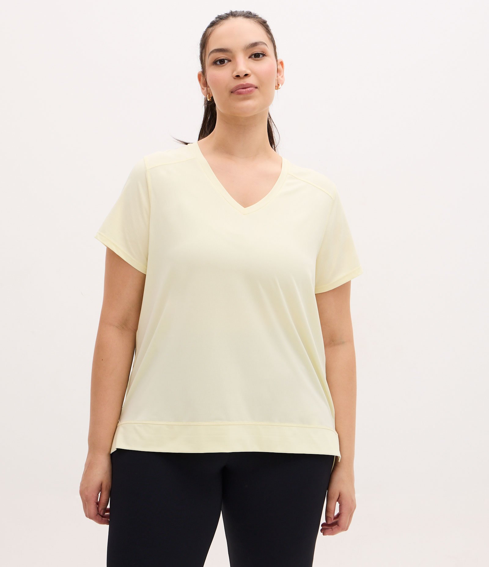 Camiseta Esportiva em Microfibra Furadinha com Barra Mullet Amarelo Claro 1