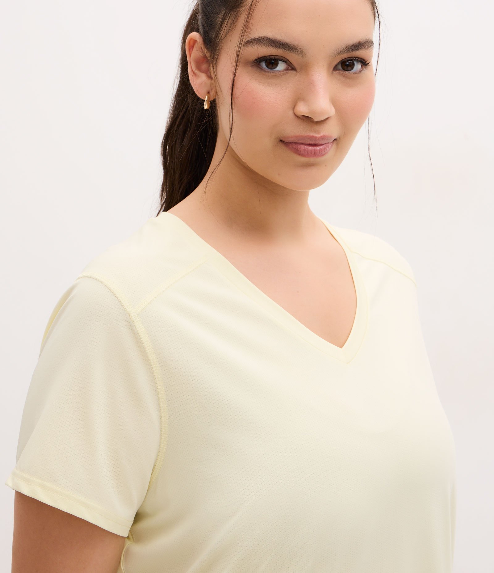 Camiseta Esportiva em Microfibra Furadinha com Barra Mullet Amarelo Claro 2
