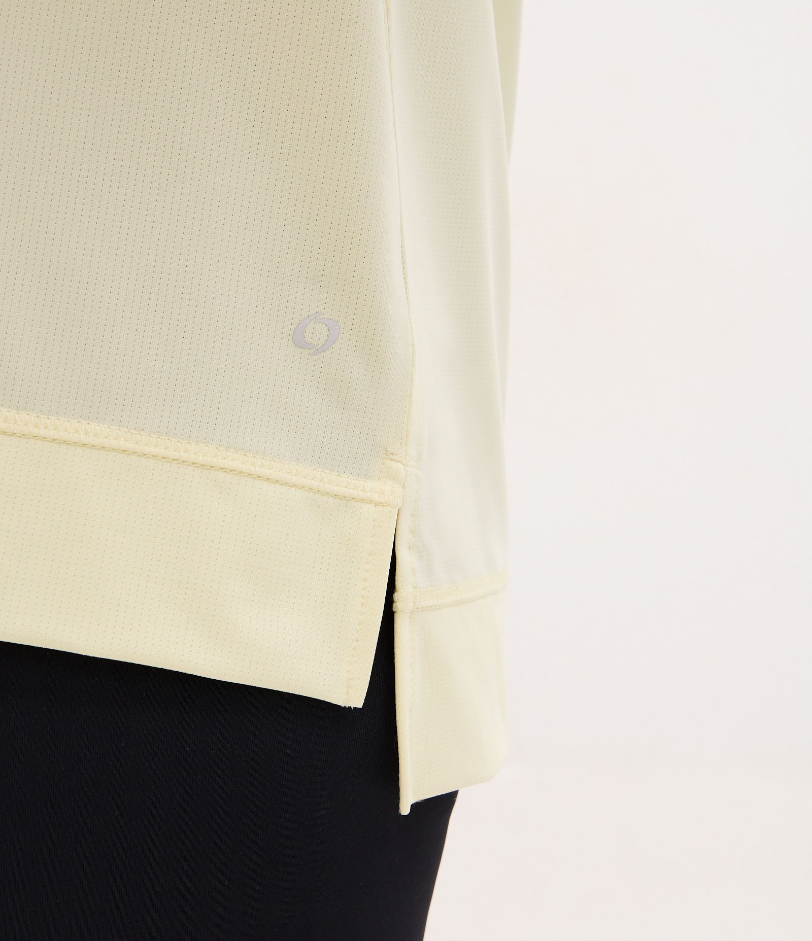 Camiseta Esportiva em Microfibra Furadinha com Barra Mullet Amarelo Claro 3