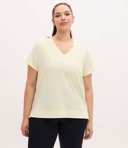 Camiseta Esportiva em Microfibra Furadinha com Barra Mullet