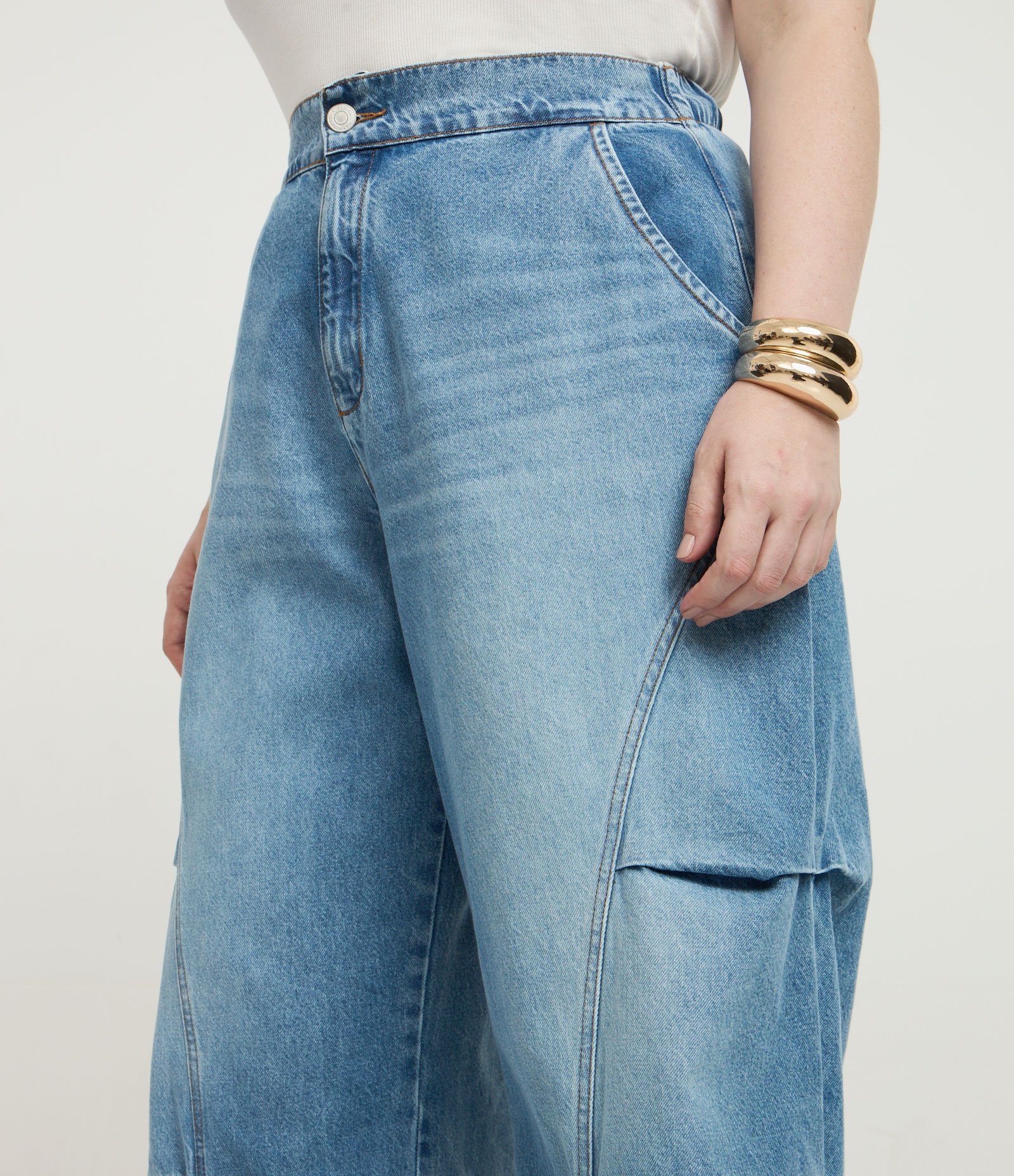 Calça Barrel em Jeans com Pregas e Recortes Curve & Plus Size Médio 3