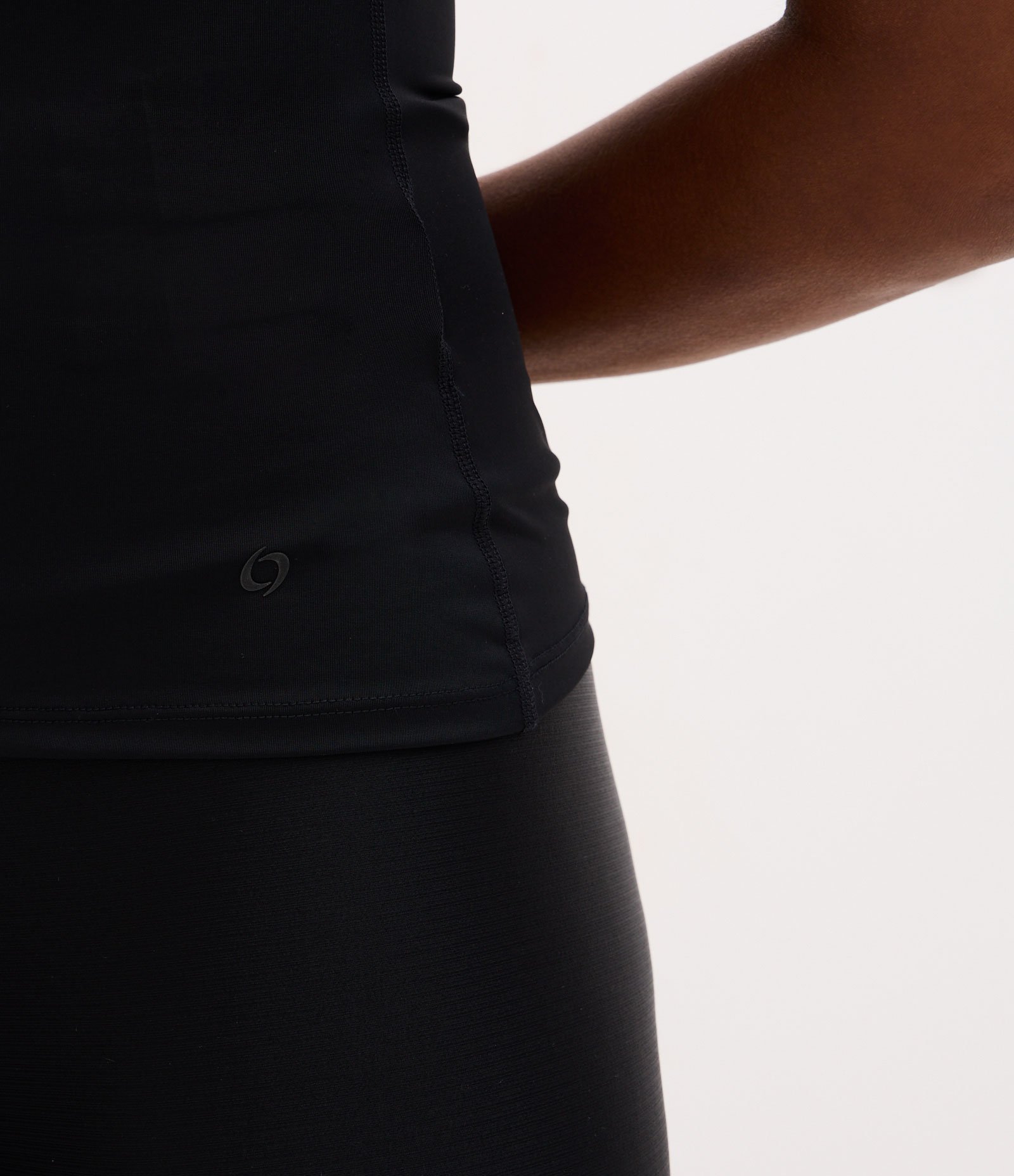 Camiseta Esportiva em Microfibra com Manga Curta Preto 3