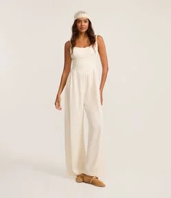 Macacão Pantalona em Viscolinho com Busto Corsetado