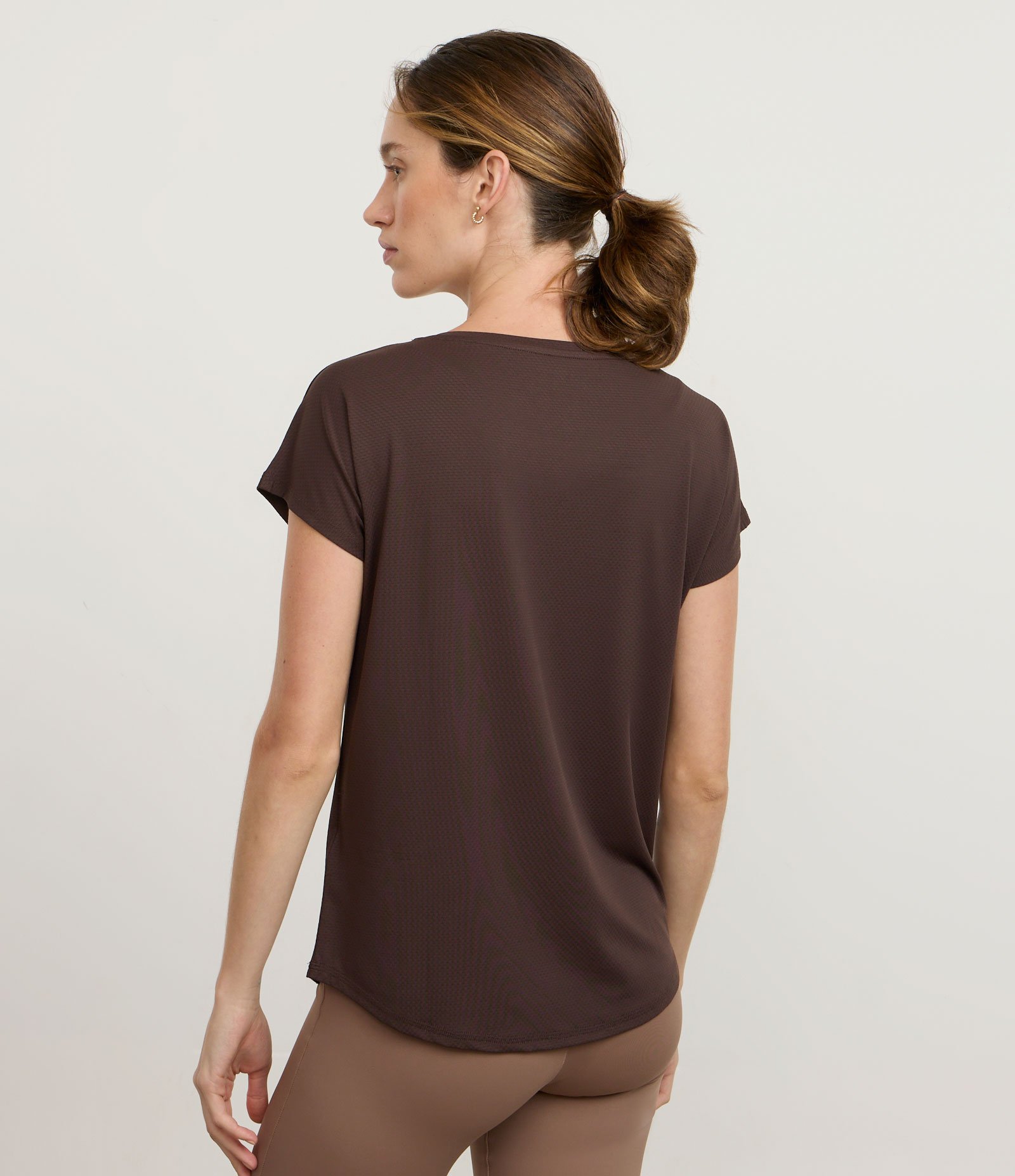 Camiseta Esportiva em Microfibra Texturizada Marrom Chocolate 4