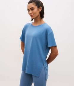 Camiseta Regular em Microfibra Ampla com Fendas Laterais