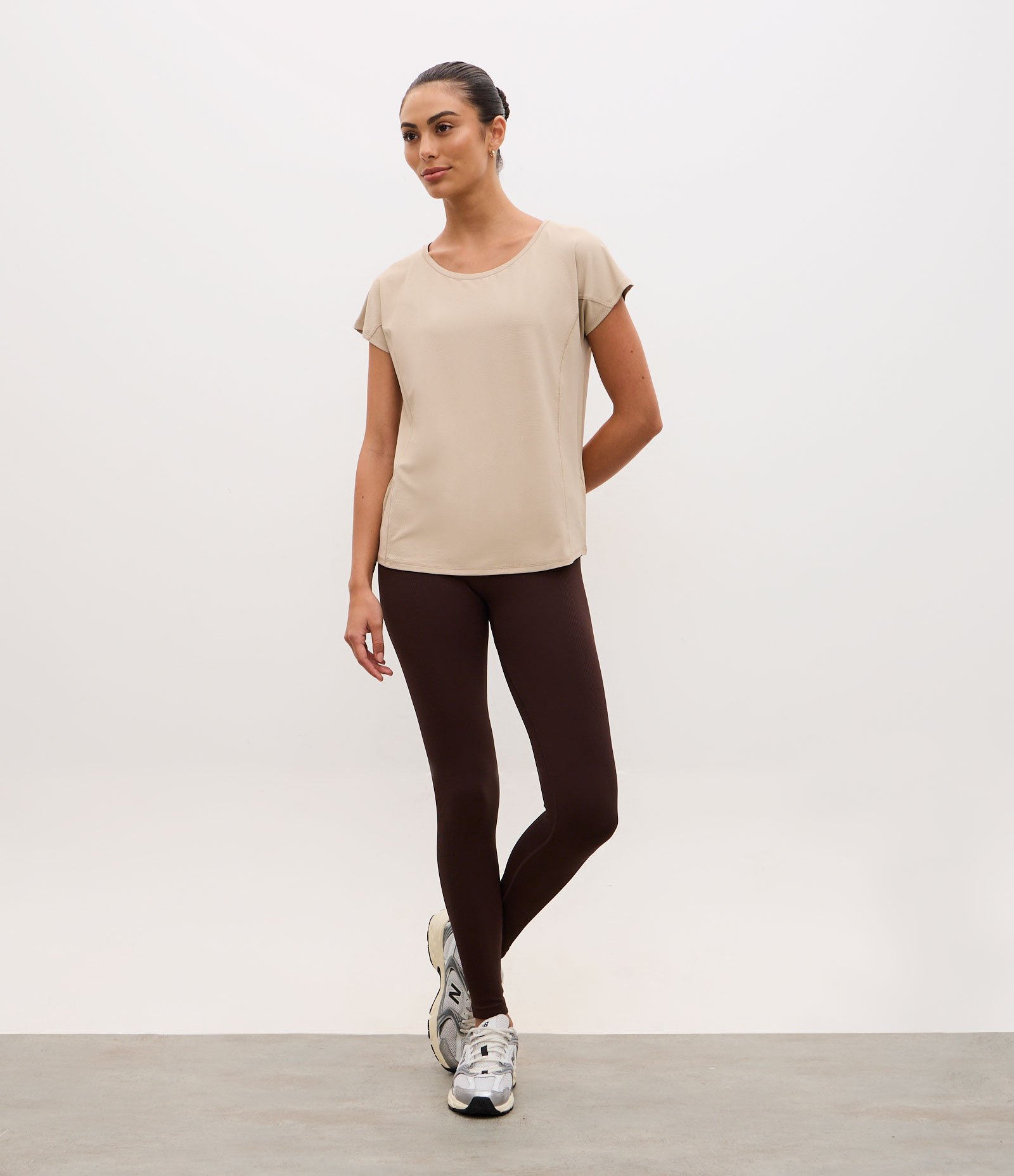 Camiseta Esportiva em Microfibra Texturizada Bege 2