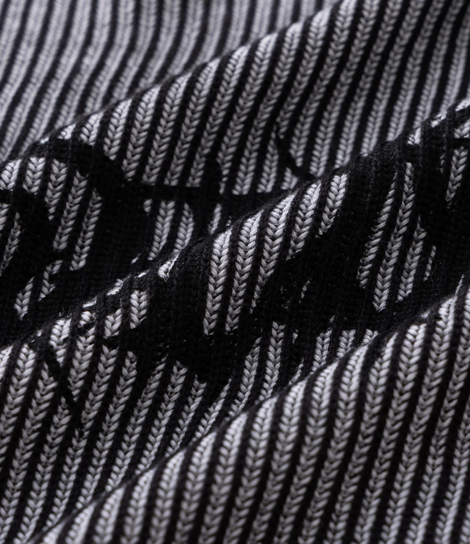 Suéter em Tricô Listrado com Lettering Rebellion Preto 5