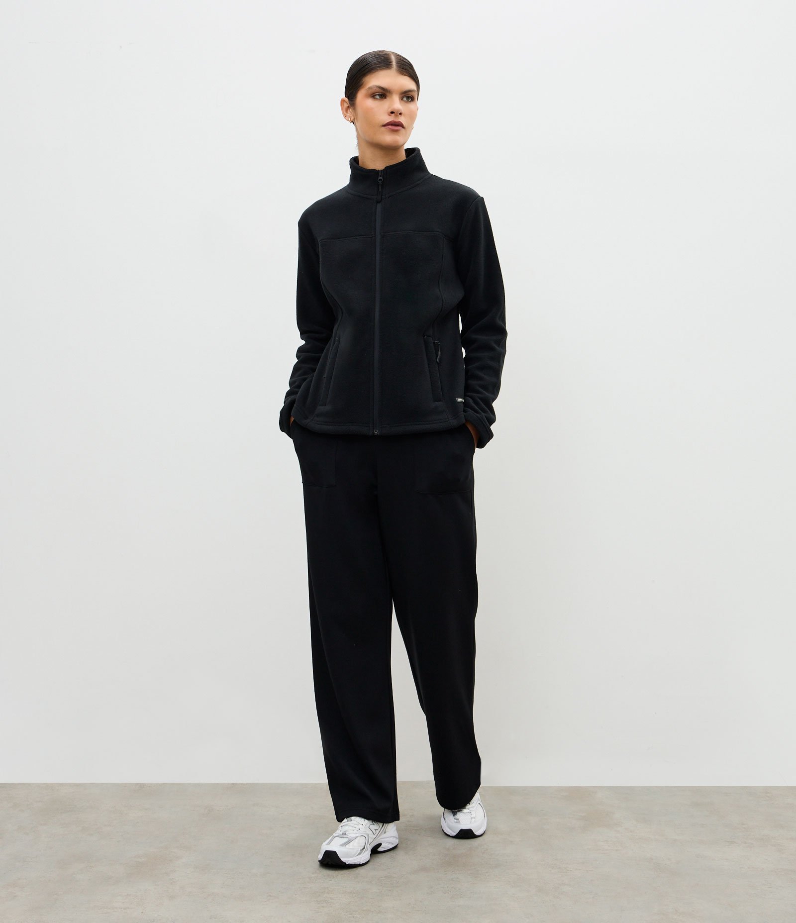 Jaqueta Pesada Esportiva em Fleece com Gola Alta Preto 2