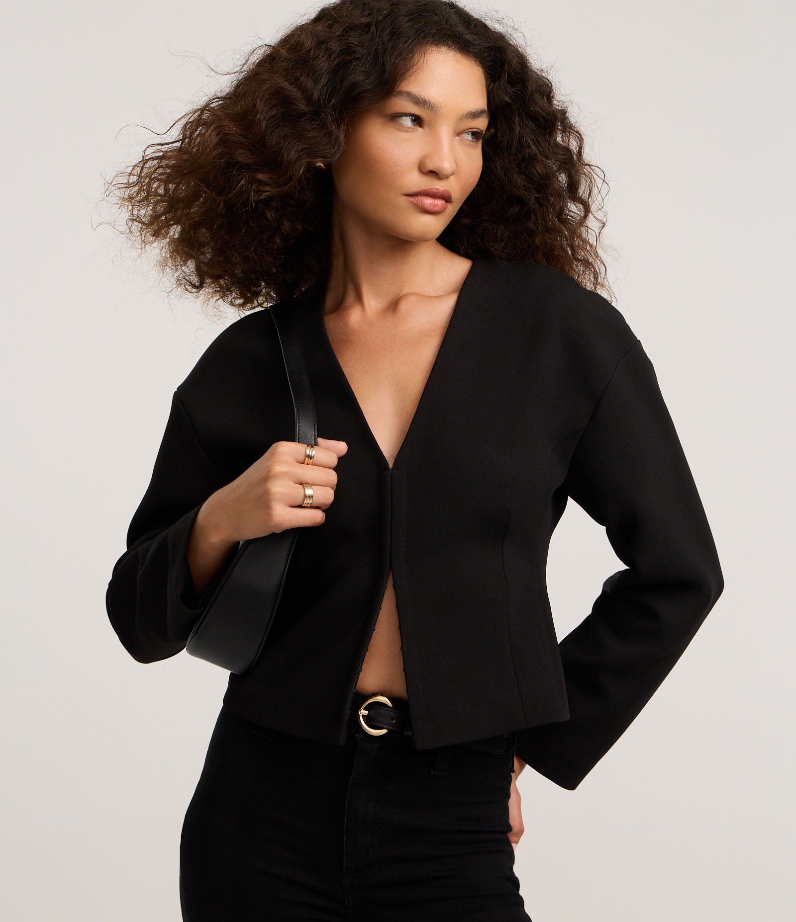 Blazer Slim Alfaiatada com Cava Deslocada e Manga Balloon Preto 1