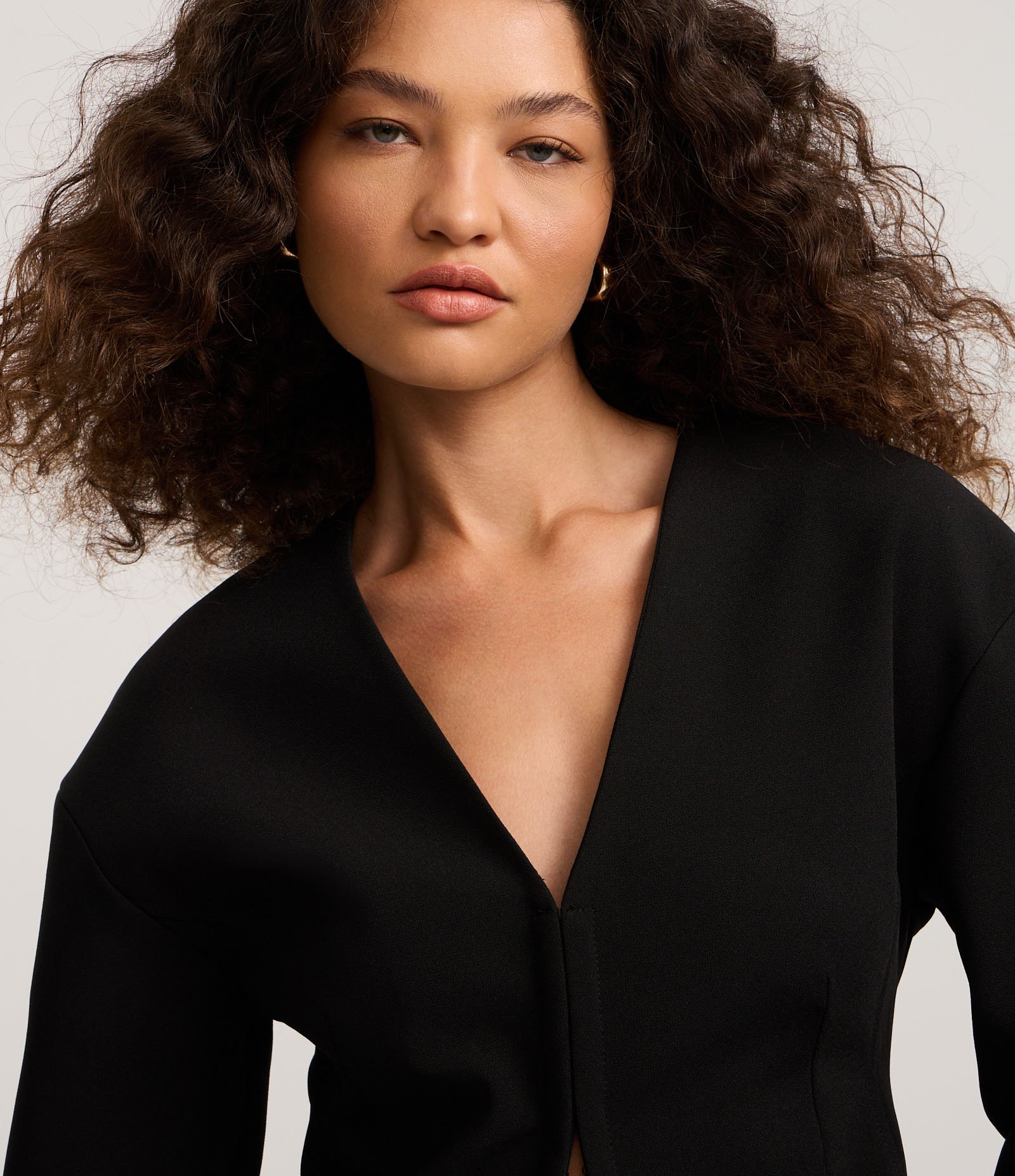 Blazer Slim Alfaiatada com Cava Deslocada e Manga Balloon Preto 3