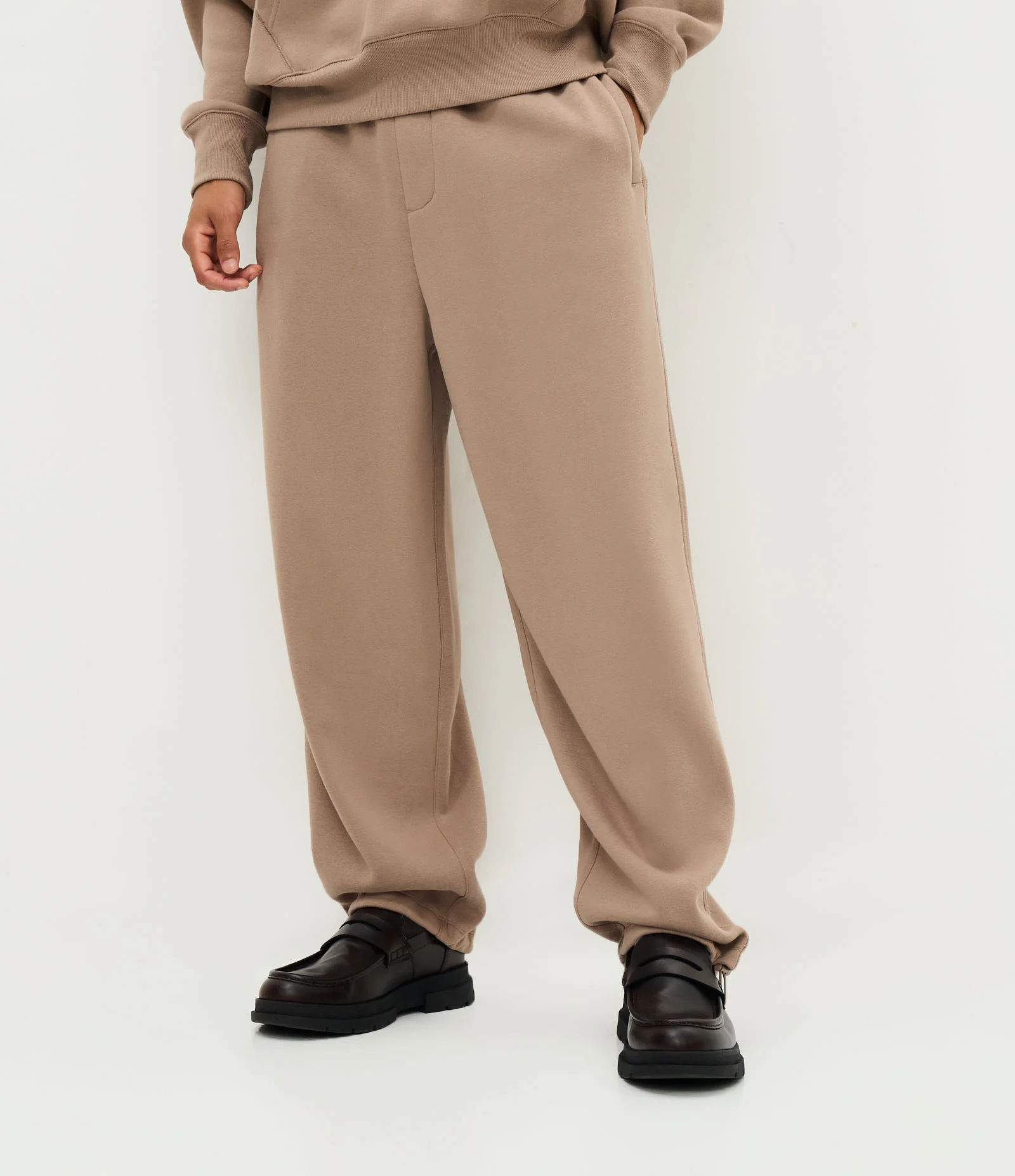 Calça Baggy em Moletom com Felpa com Barra Regulável Taupe 2