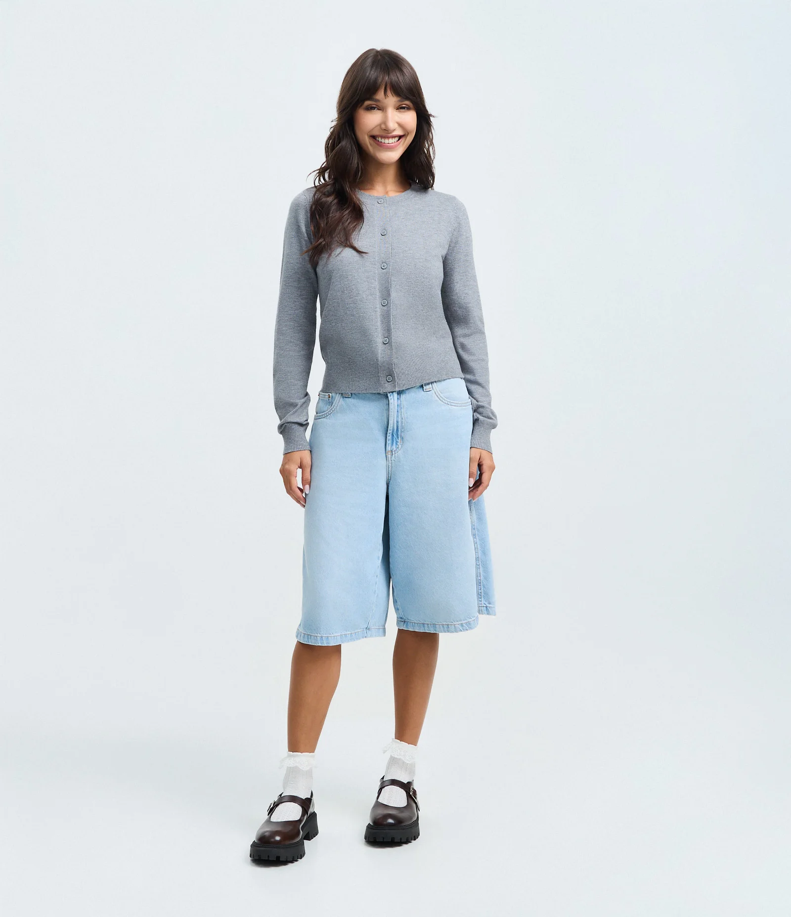 Cardigan Básico em Tricô com Botões e Gola Redonda Cinza 2