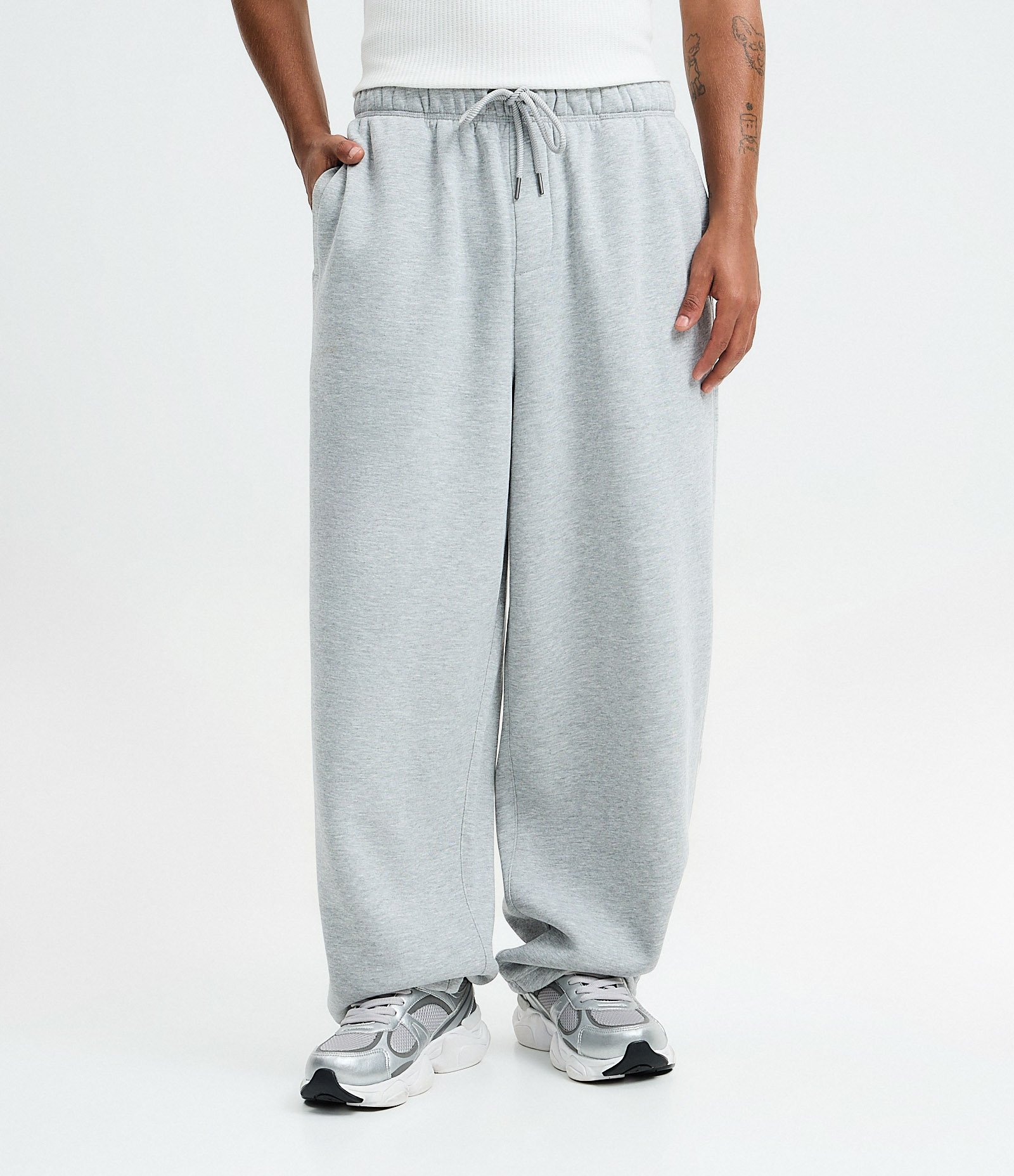 Calça Baggy em Moletom com Felpa com Barra Regulável Cinza Claro 2
