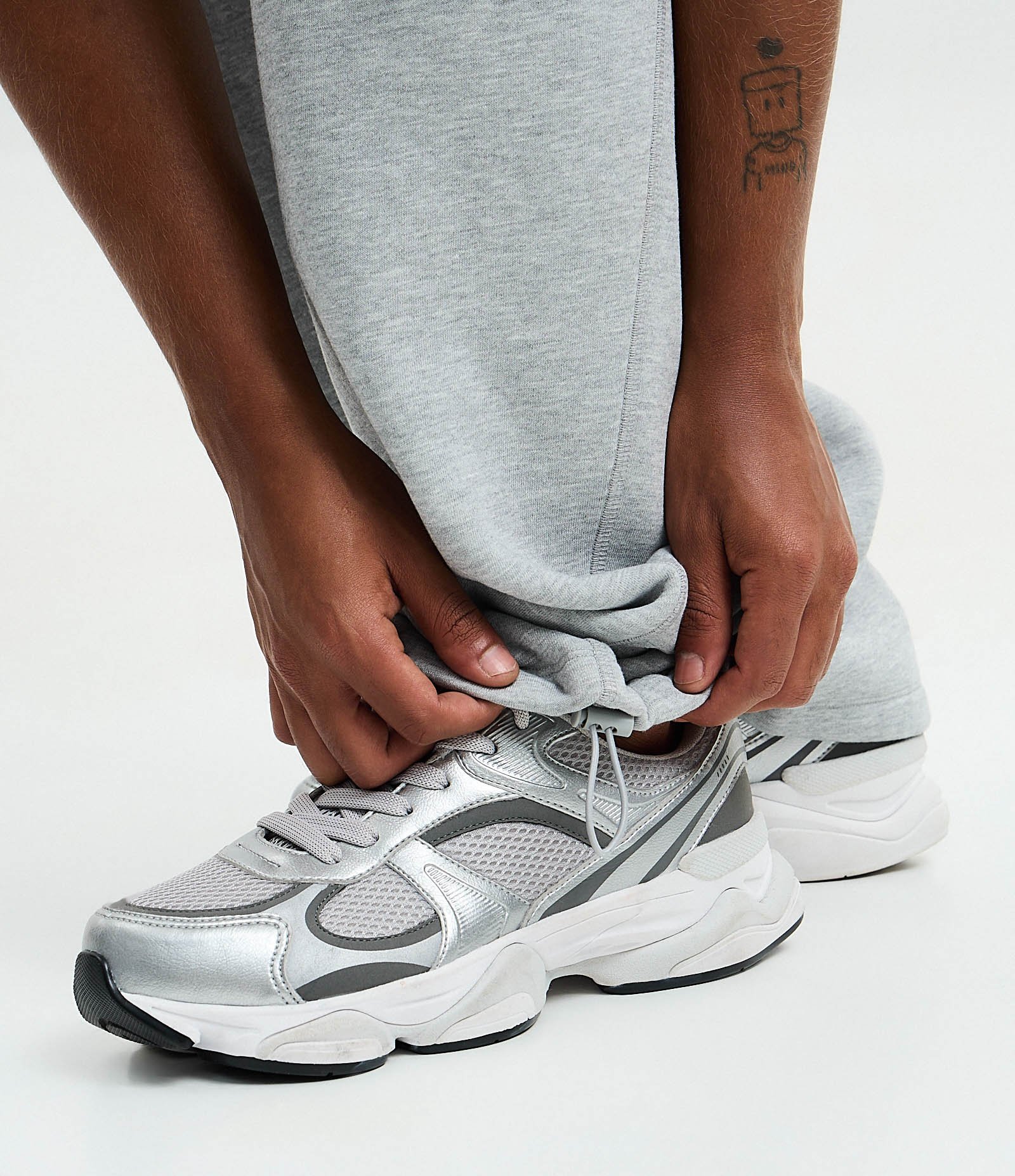 Calça Baggy em Moletom com Felpa com Barra Regulável Cinza Claro 4