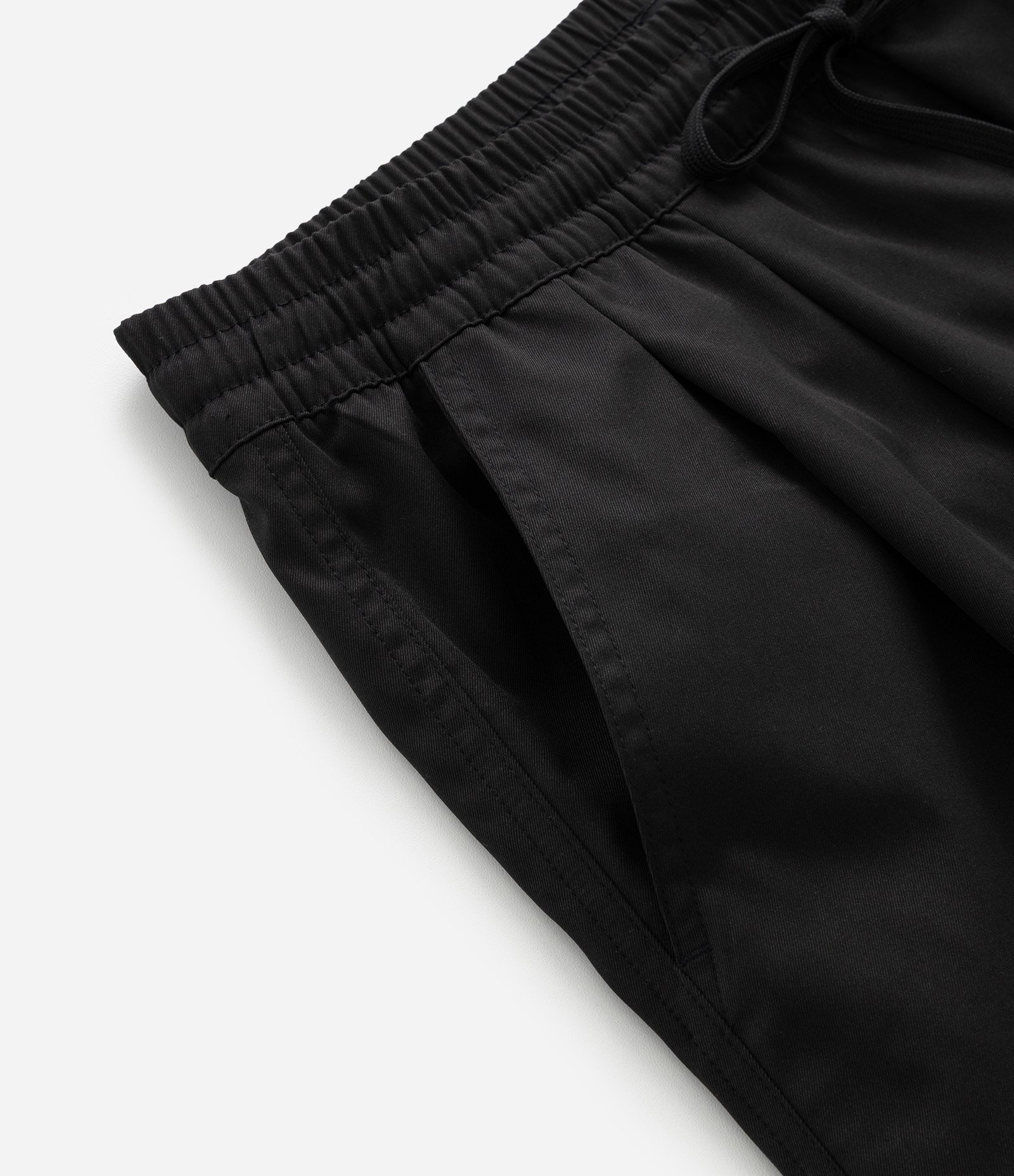 Bermuda Microfibra com Bolsos Frontais Preto 8