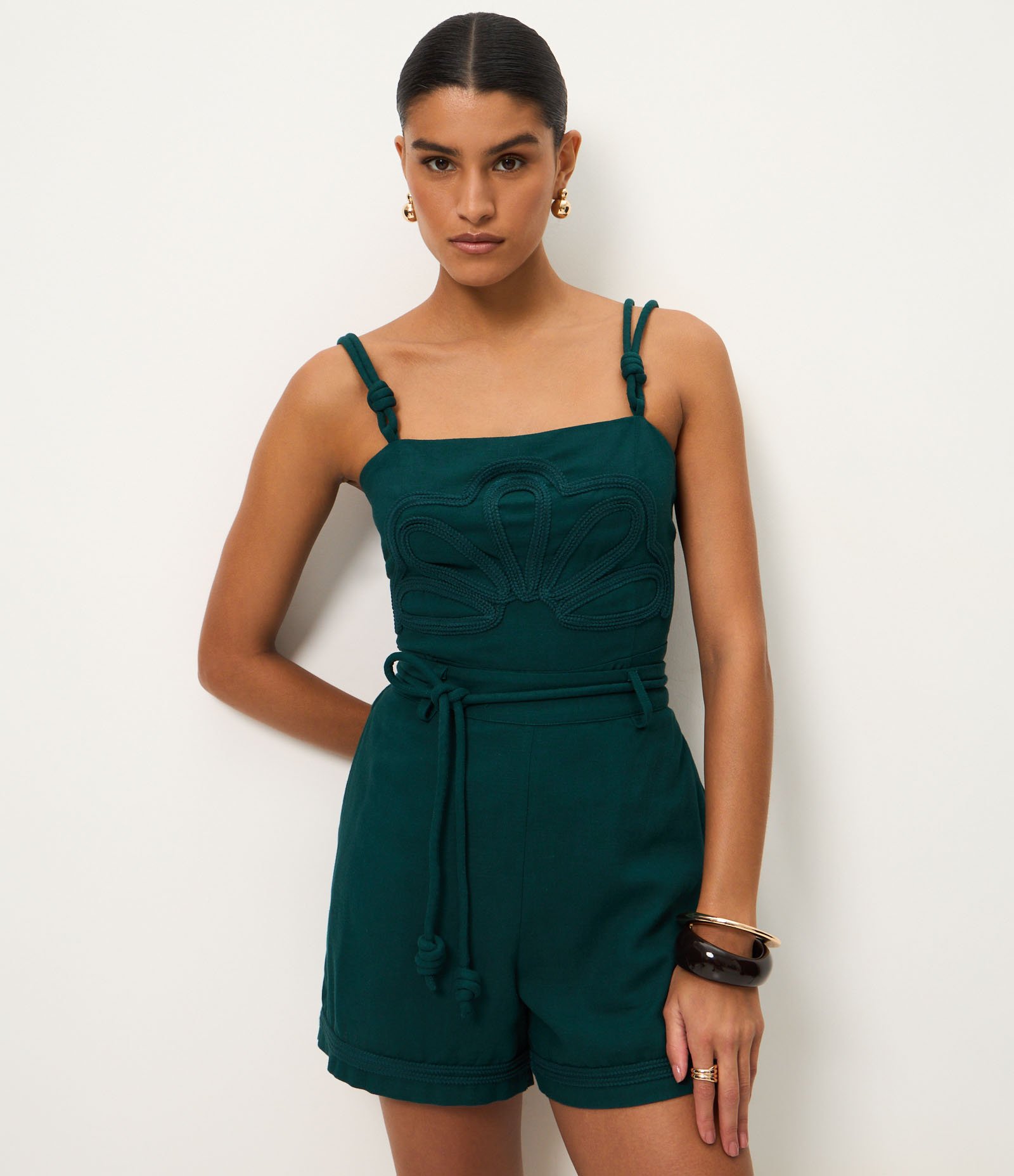 Short Curto em Viscolinho com Faixa para Amarração no Cós Verde 5