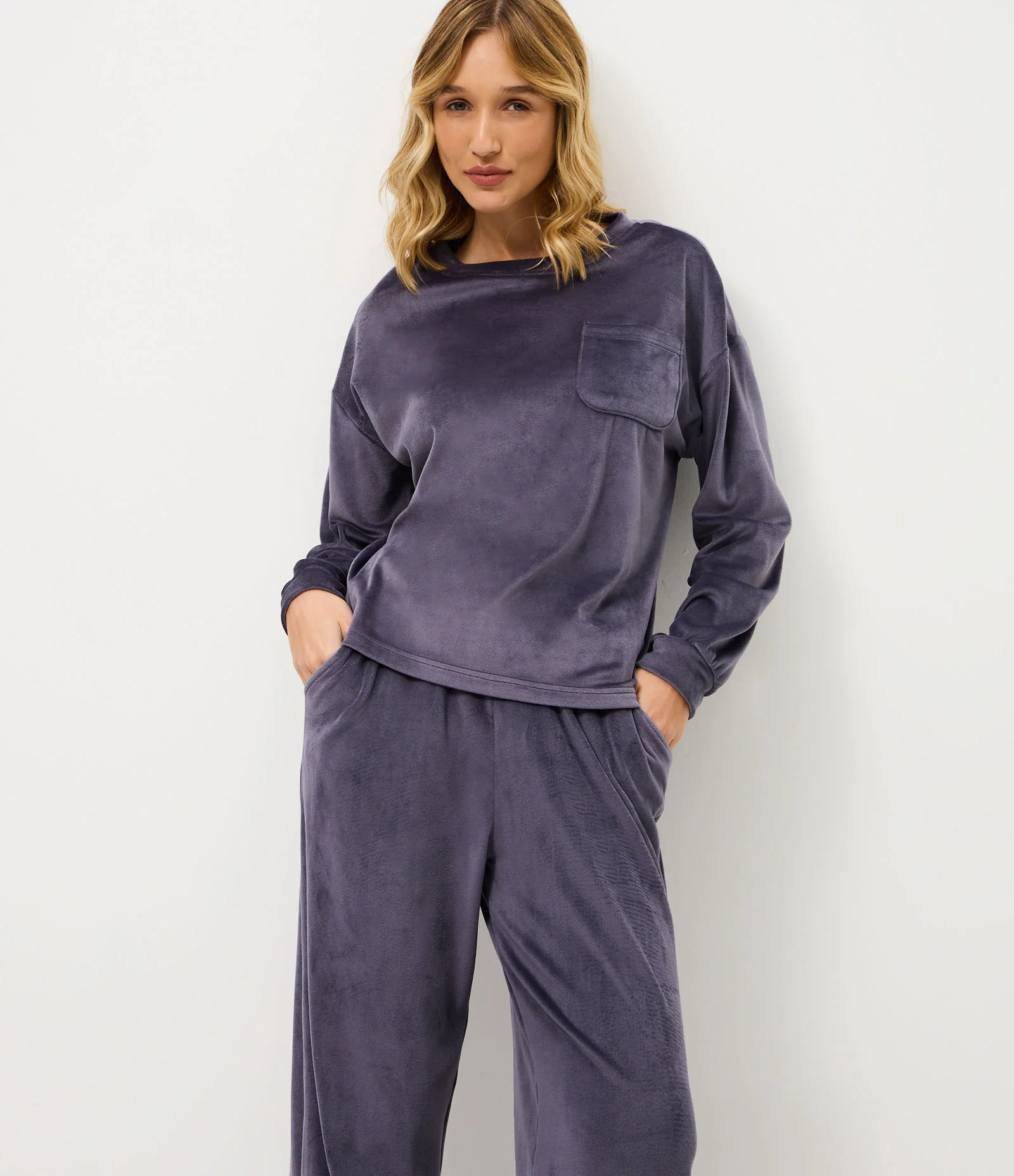 Pijama Longo em Plush com Bolsinho Cinza 2