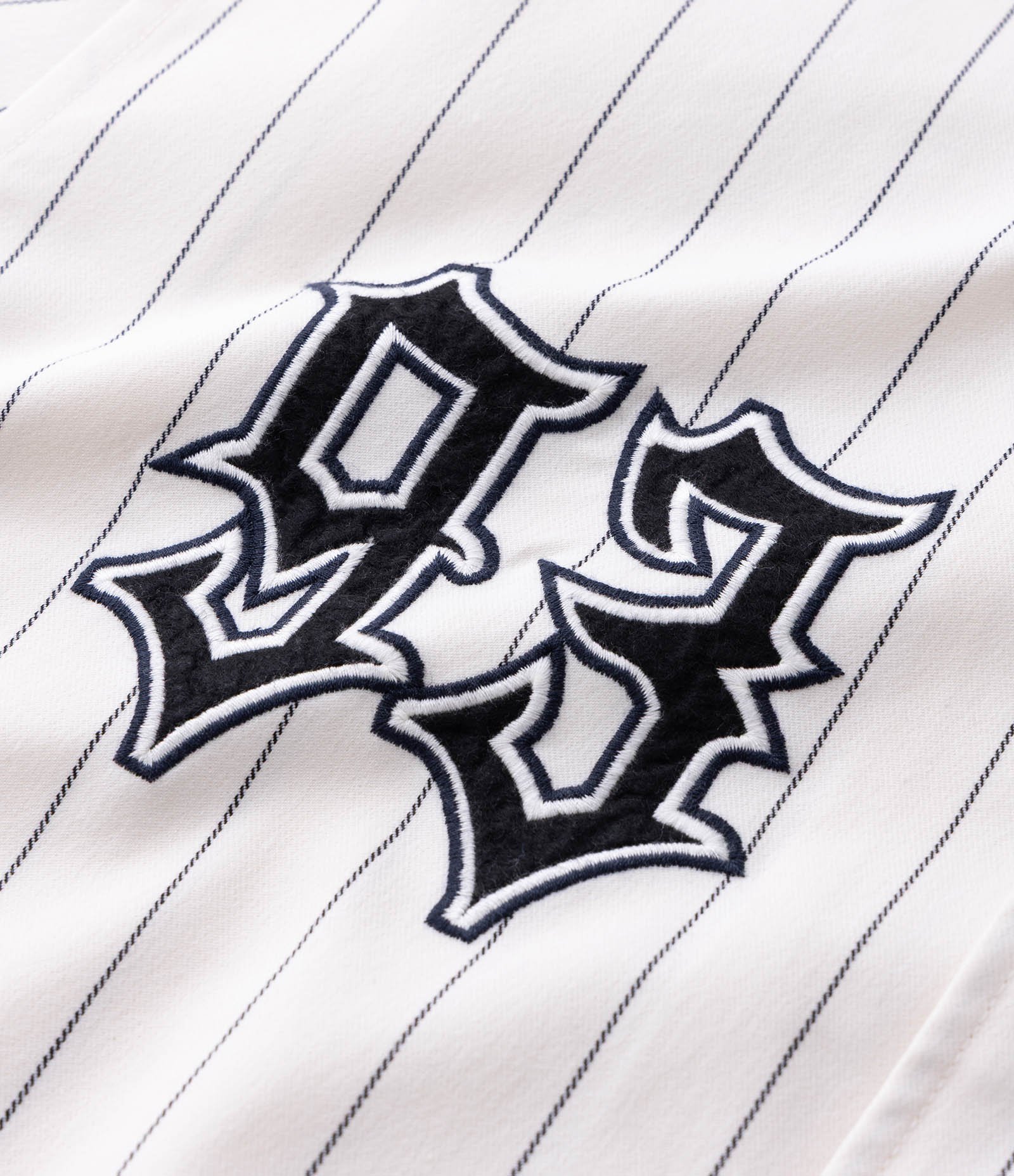 Camisa Baseball Listrada em Microfibra com Lettering Reckless Branco 9