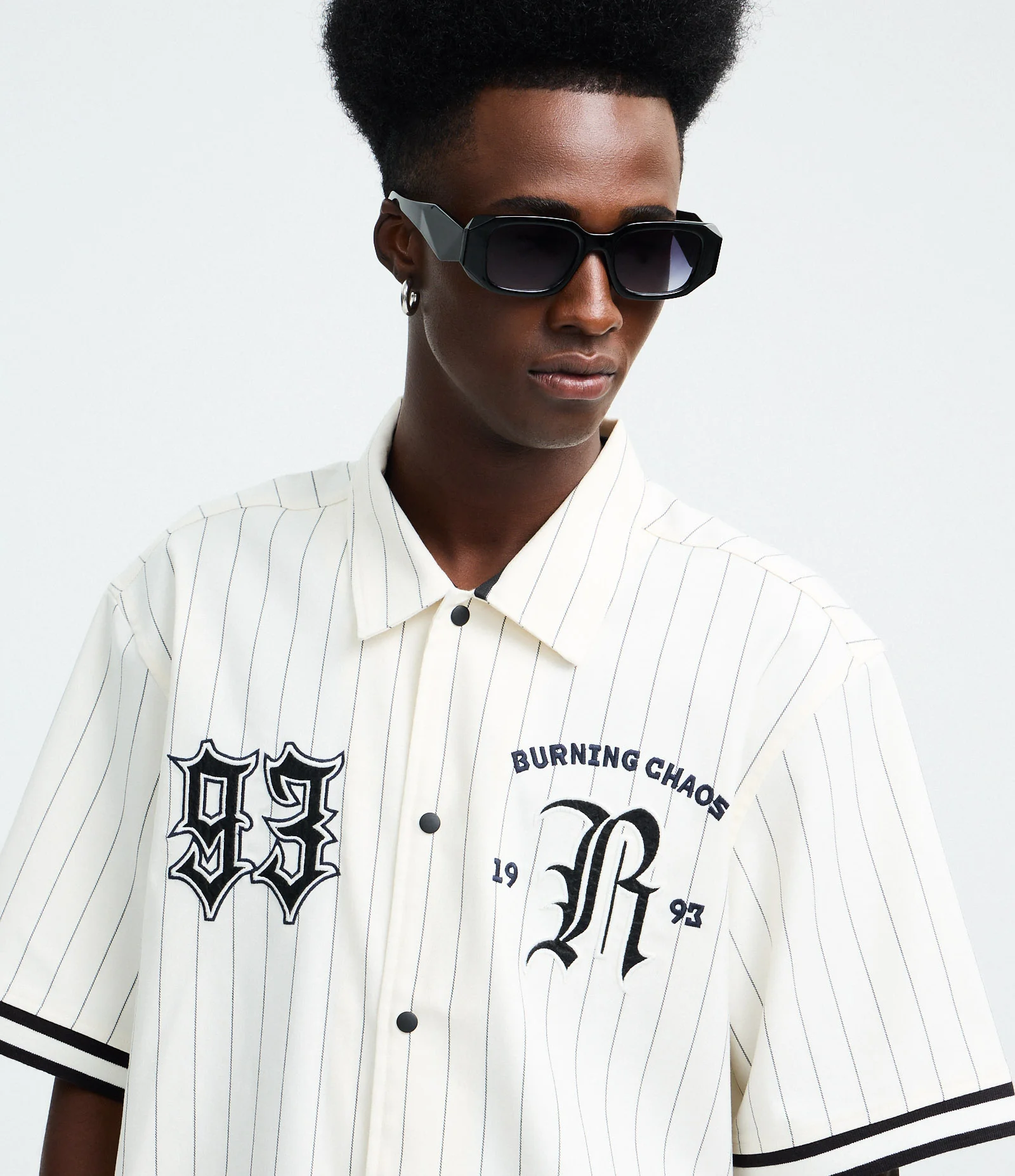 Camisa Baseball Listrada em Microfibra com Lettering Reckless Branco 4