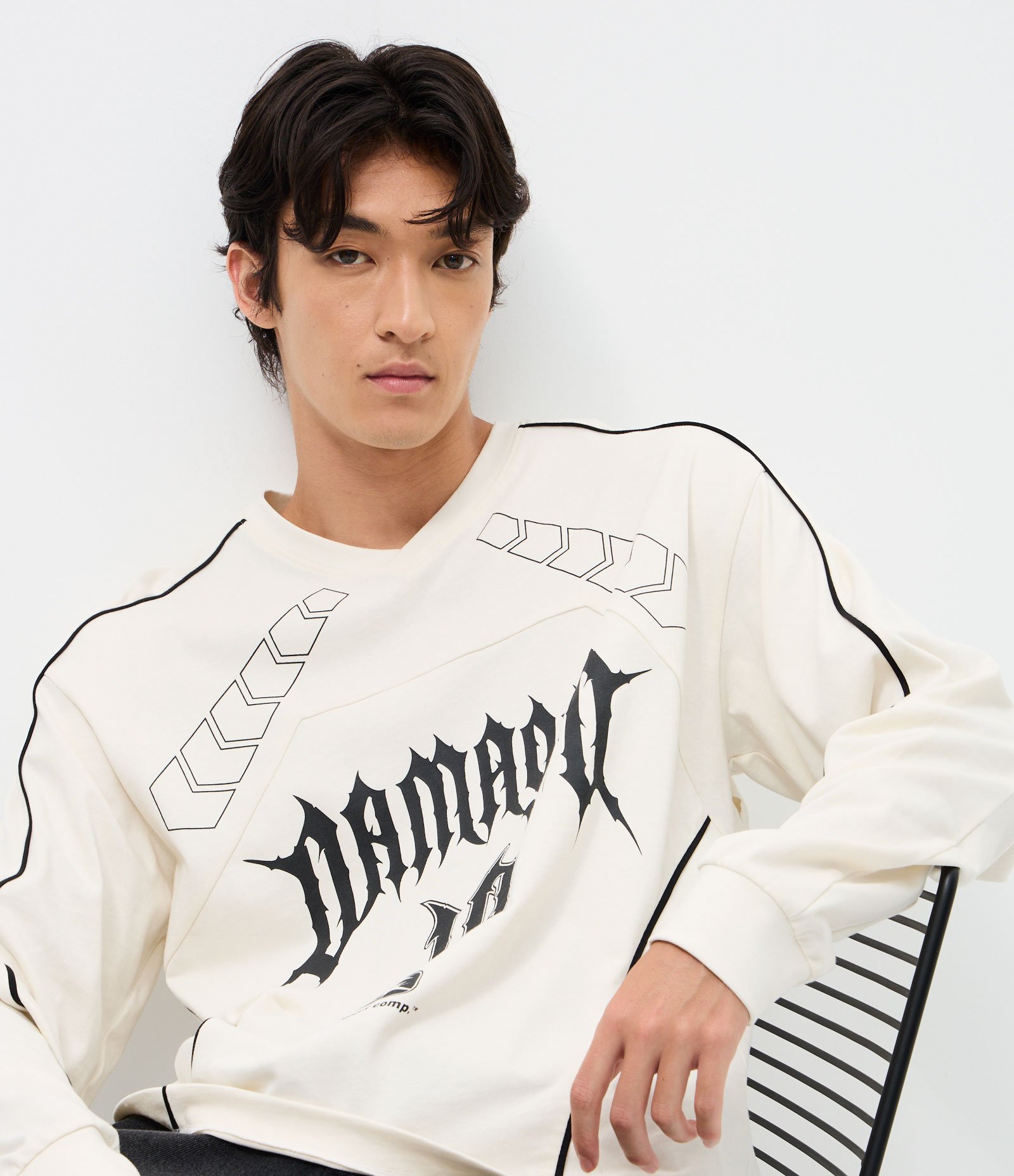 Camiseta Manga Longa Boxy com Recortes e Estampa Branco 1