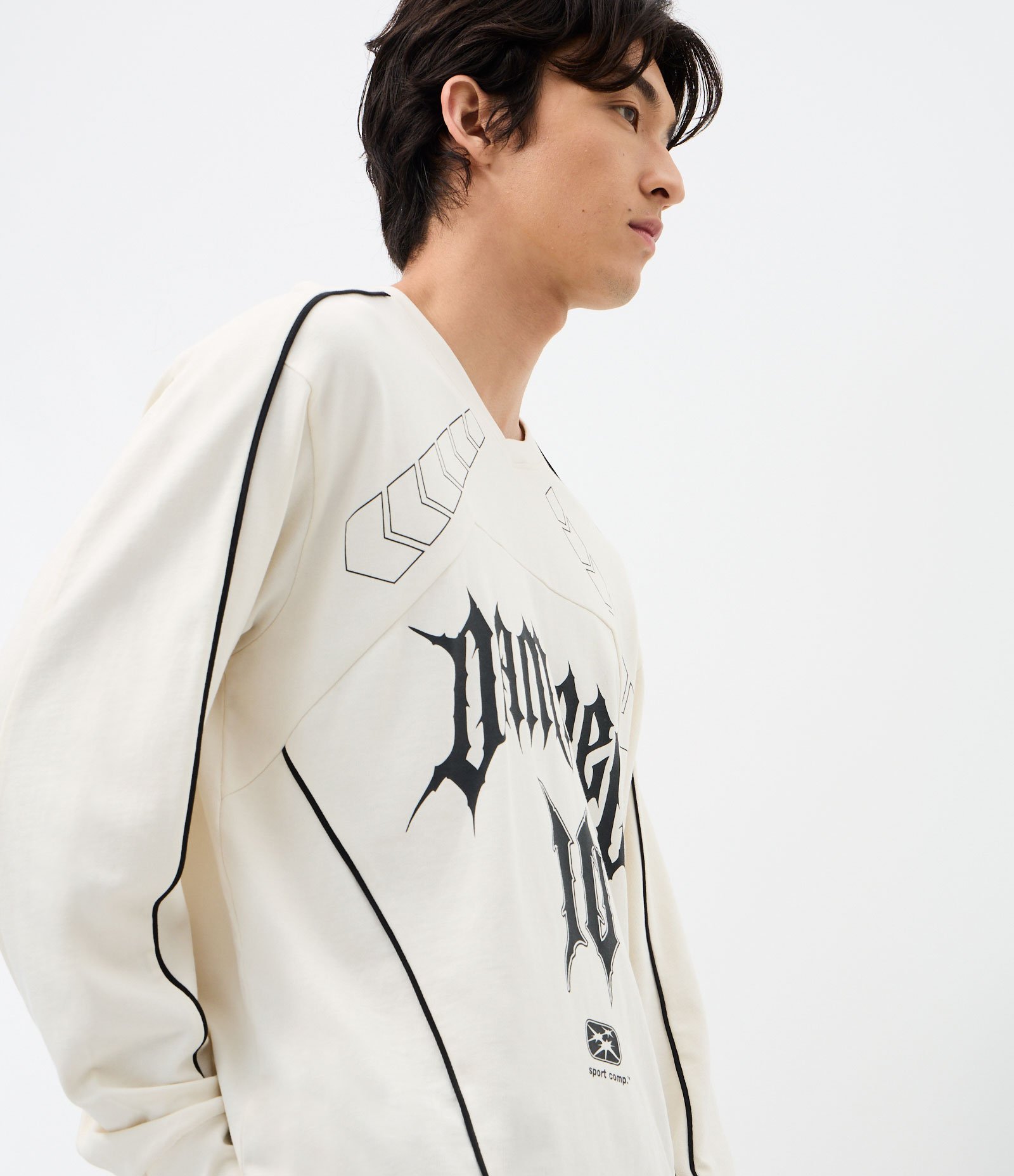 Camiseta Manga Longa Boxy com Recortes e Estampa Branco 4