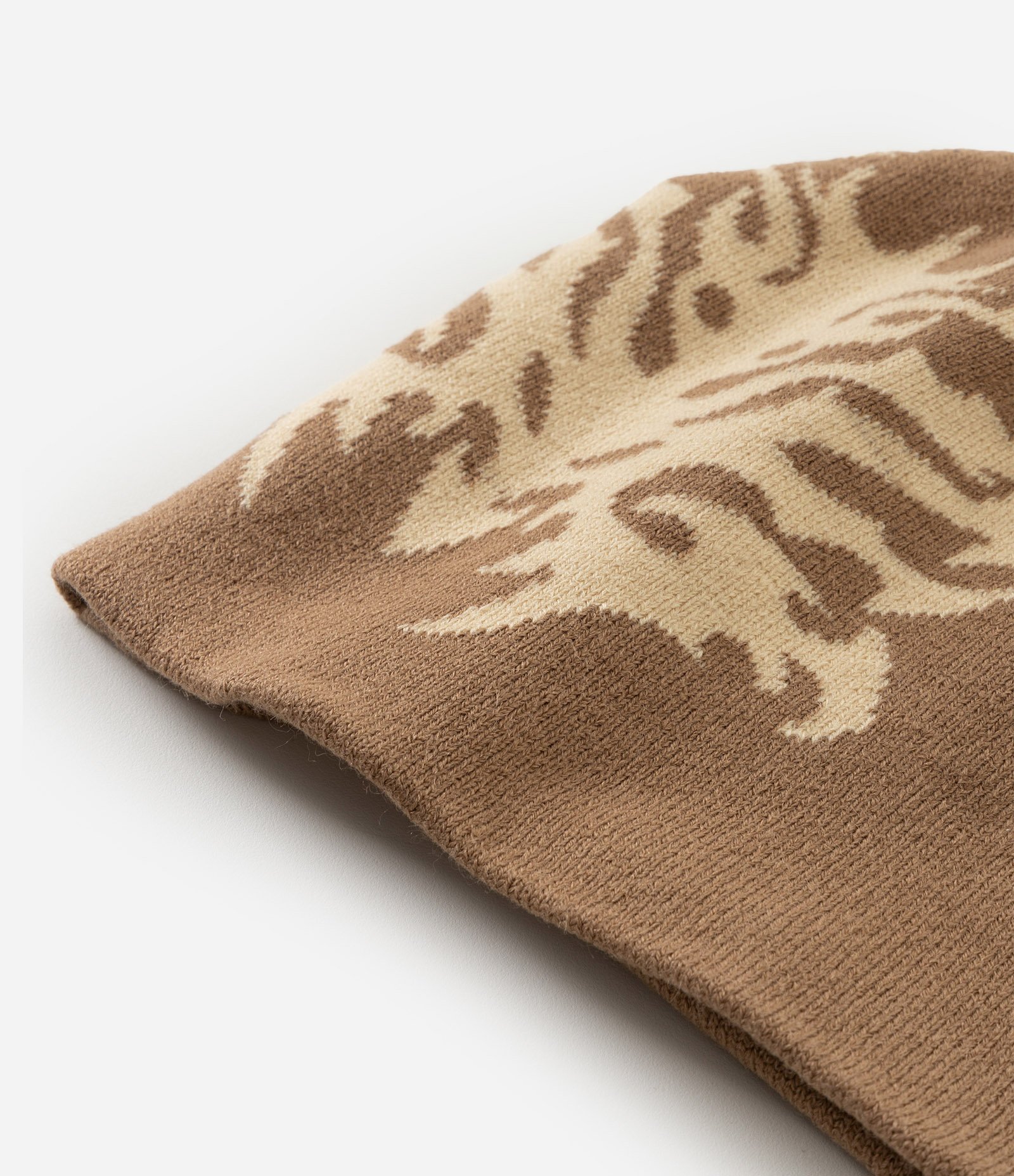 Touca em Tricô Dupla Face com Estampa Tribal Abstrata Marrom 4