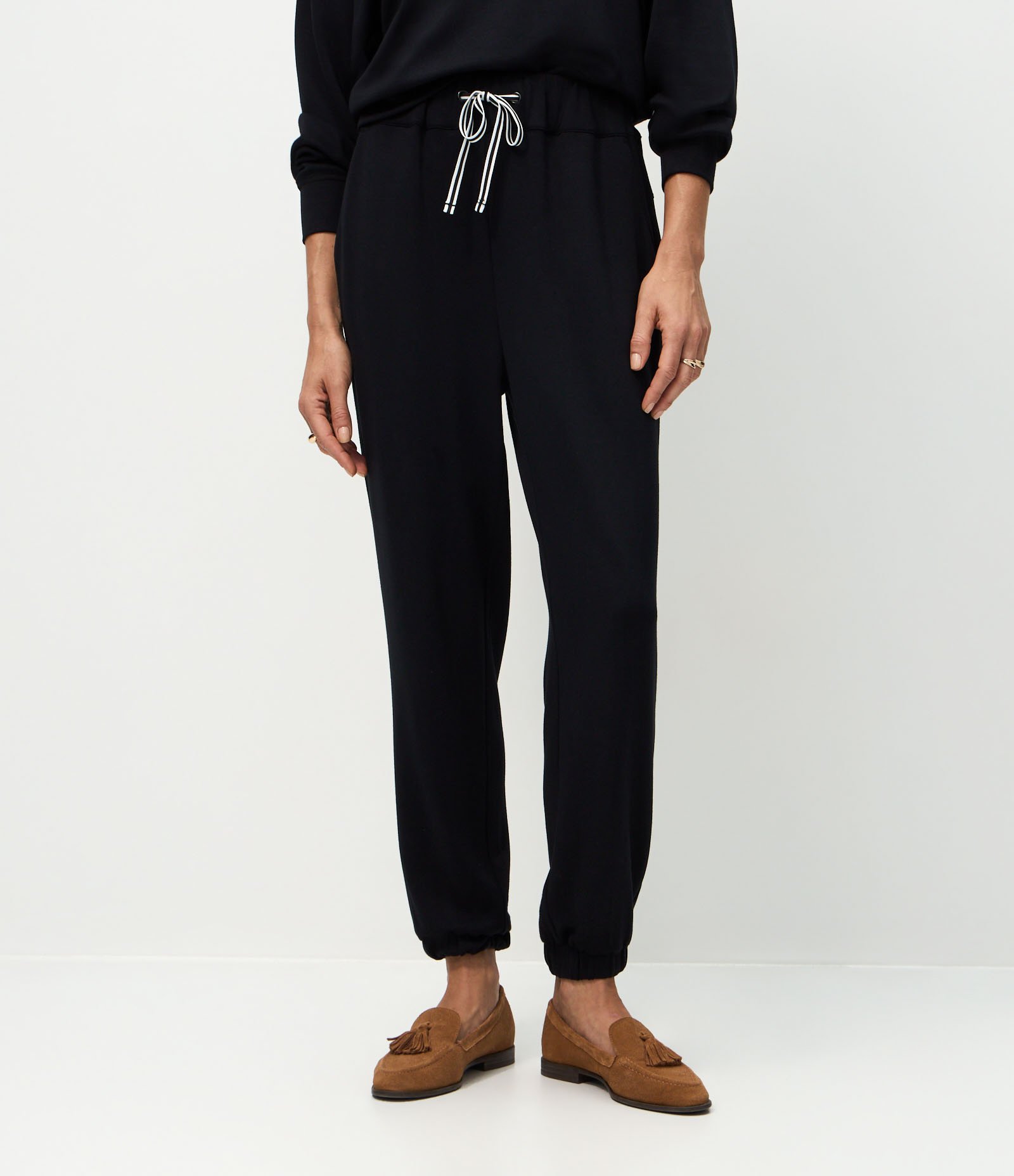 Calça Jogger em Moletom com Amarração na Cintura Preto 4