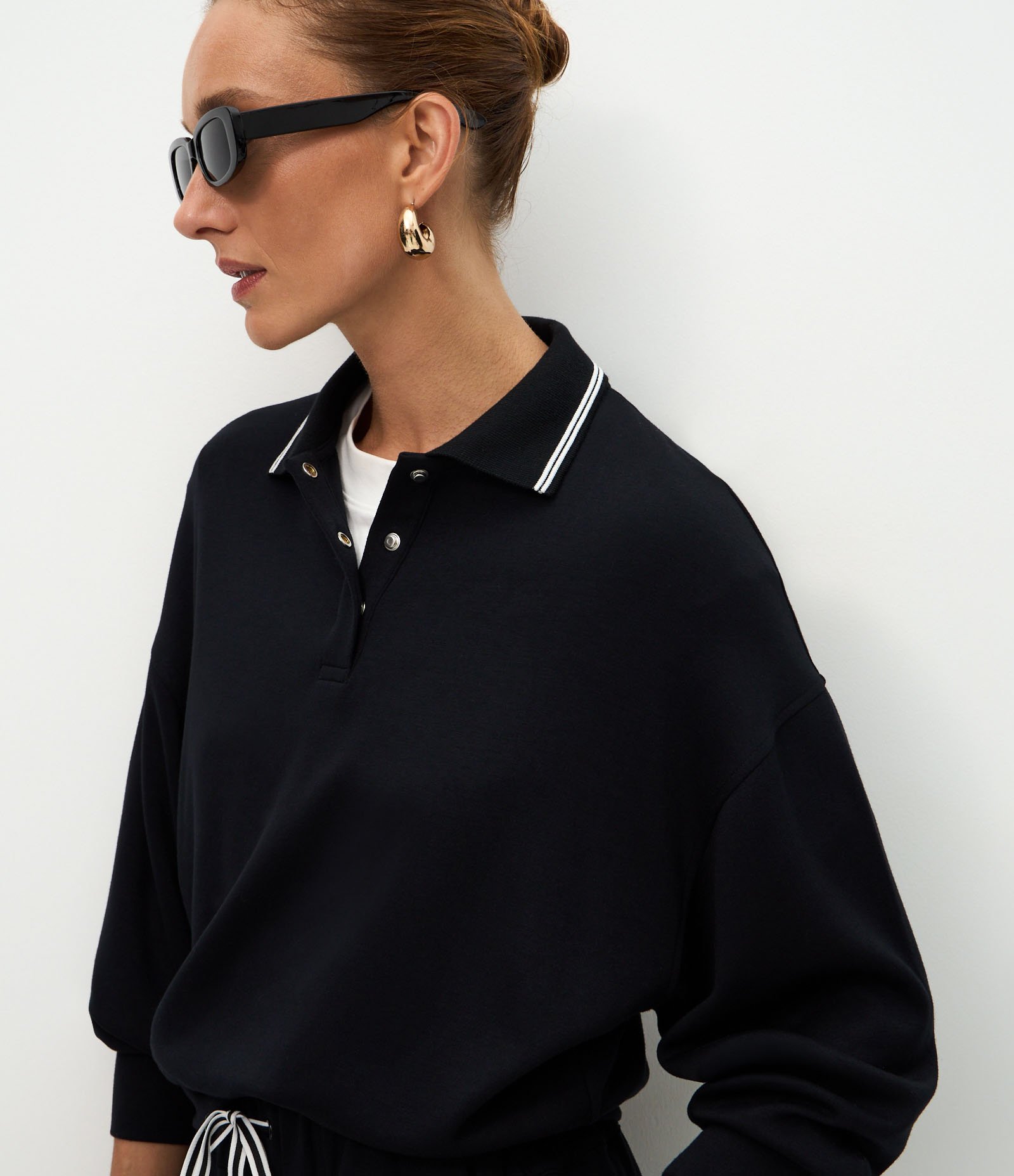 Casaco Fechado em Moletom com Gola Polo e Detalhe Constrastante Preto 4