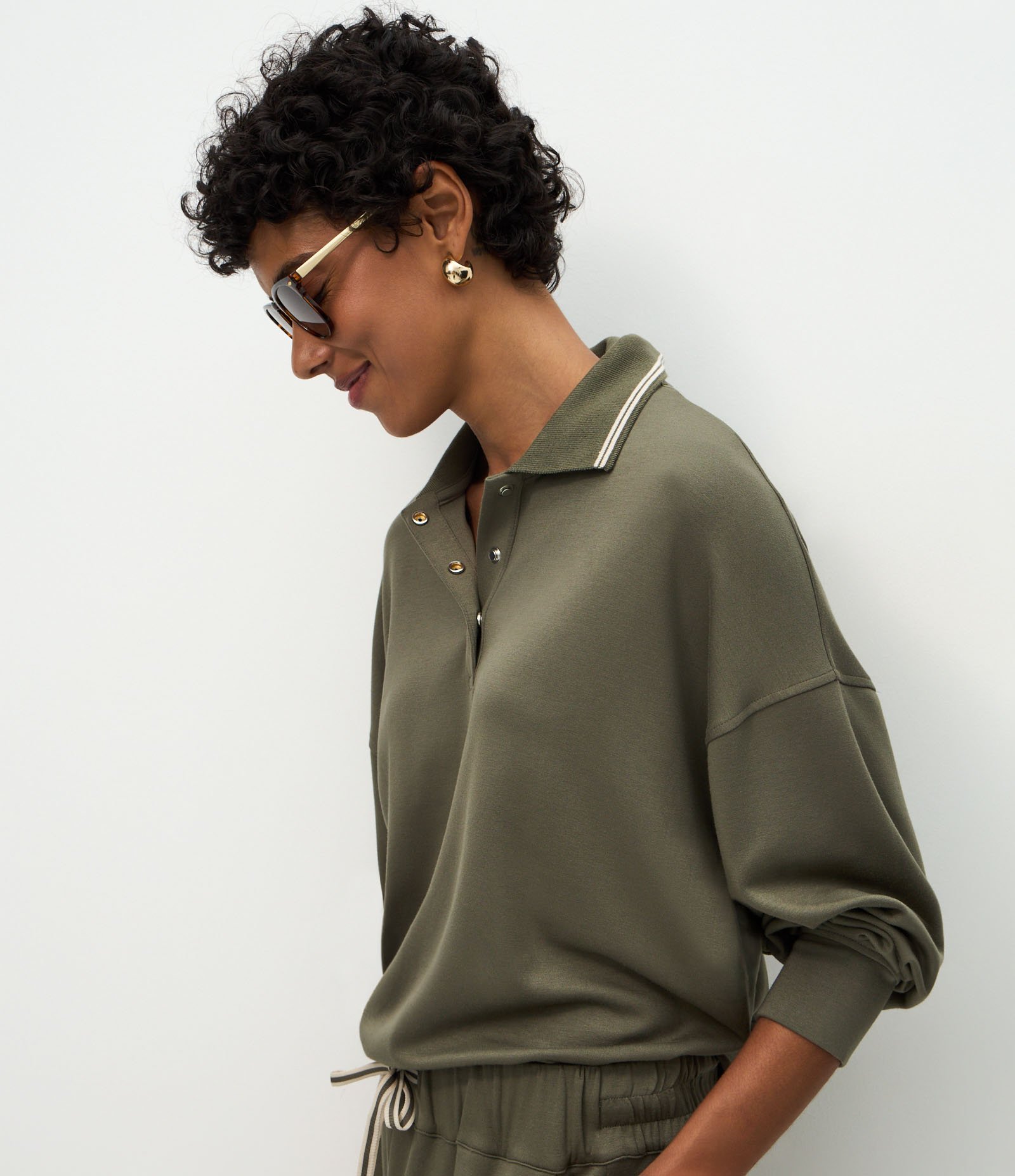 Casaco Fechado em Moletom com Gola Polo e Detalhe Constrastante Verde 4