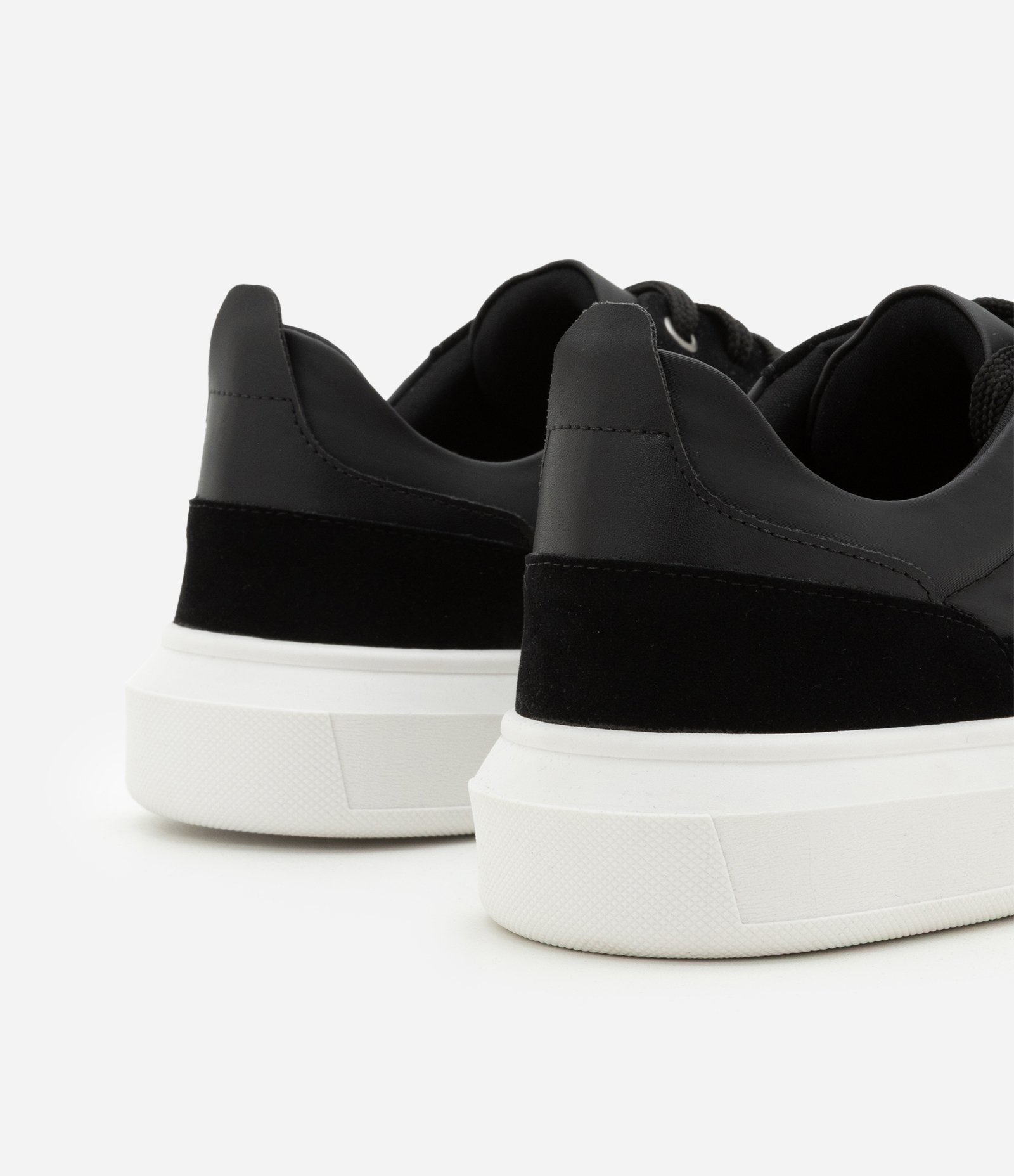 Tênis Casual em PU com Recortes e Solado Bold Preto 5