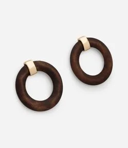 Brinco em Madeira com Centro Vazado e Detalhe de Metal Light Gold