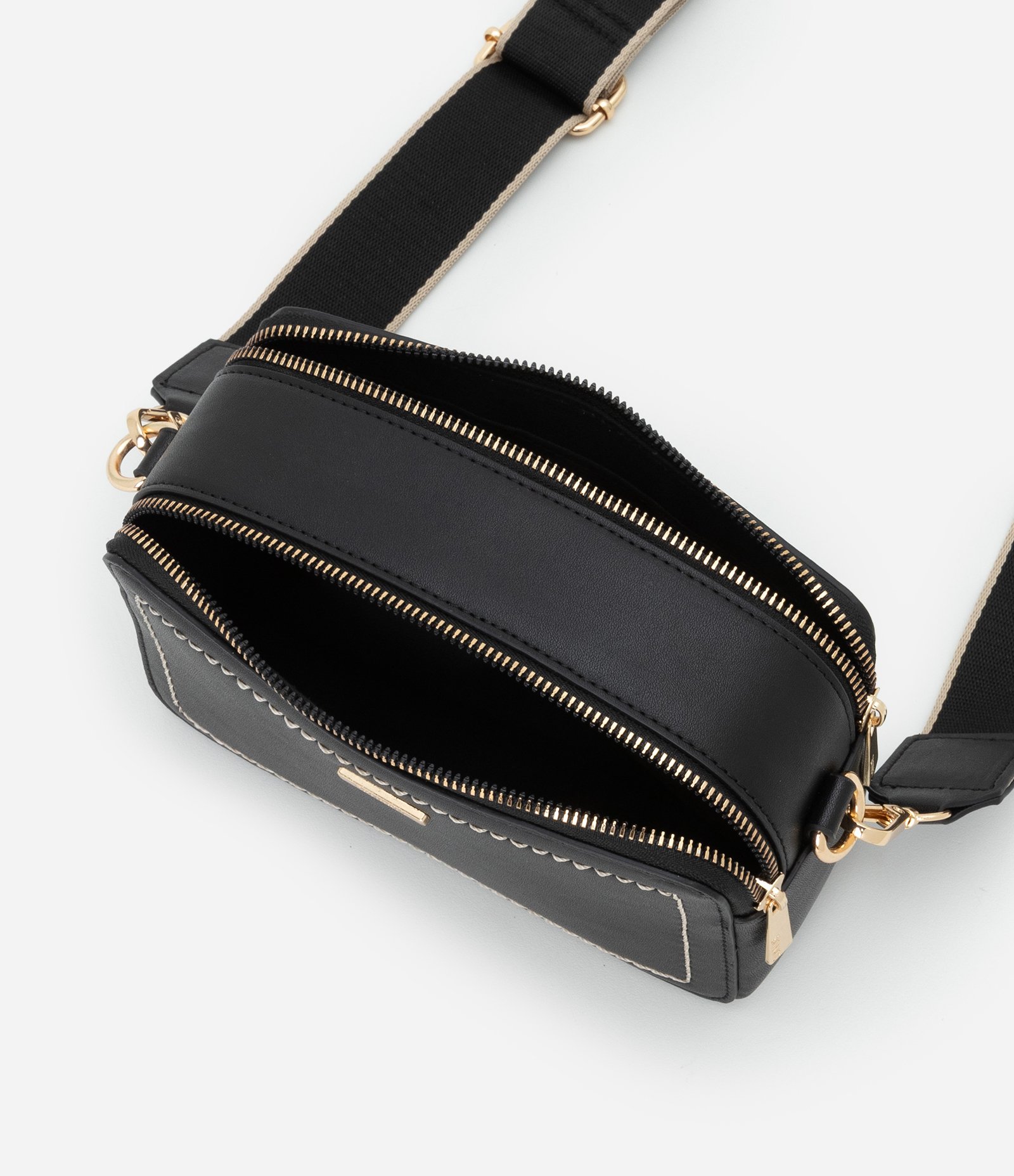 Bolsa Pequena com Alça Longa Transversal Preto 5