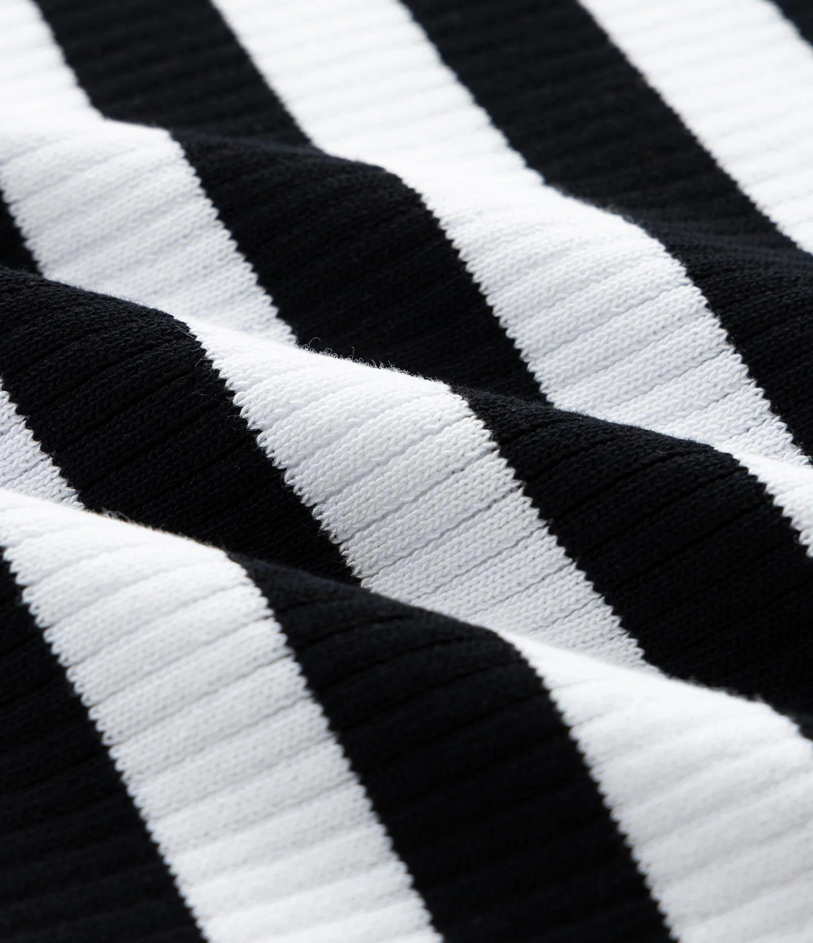 Blusa em Tricô com Listras e Gola Polo Curve & Plus Size Preto/Branco 3